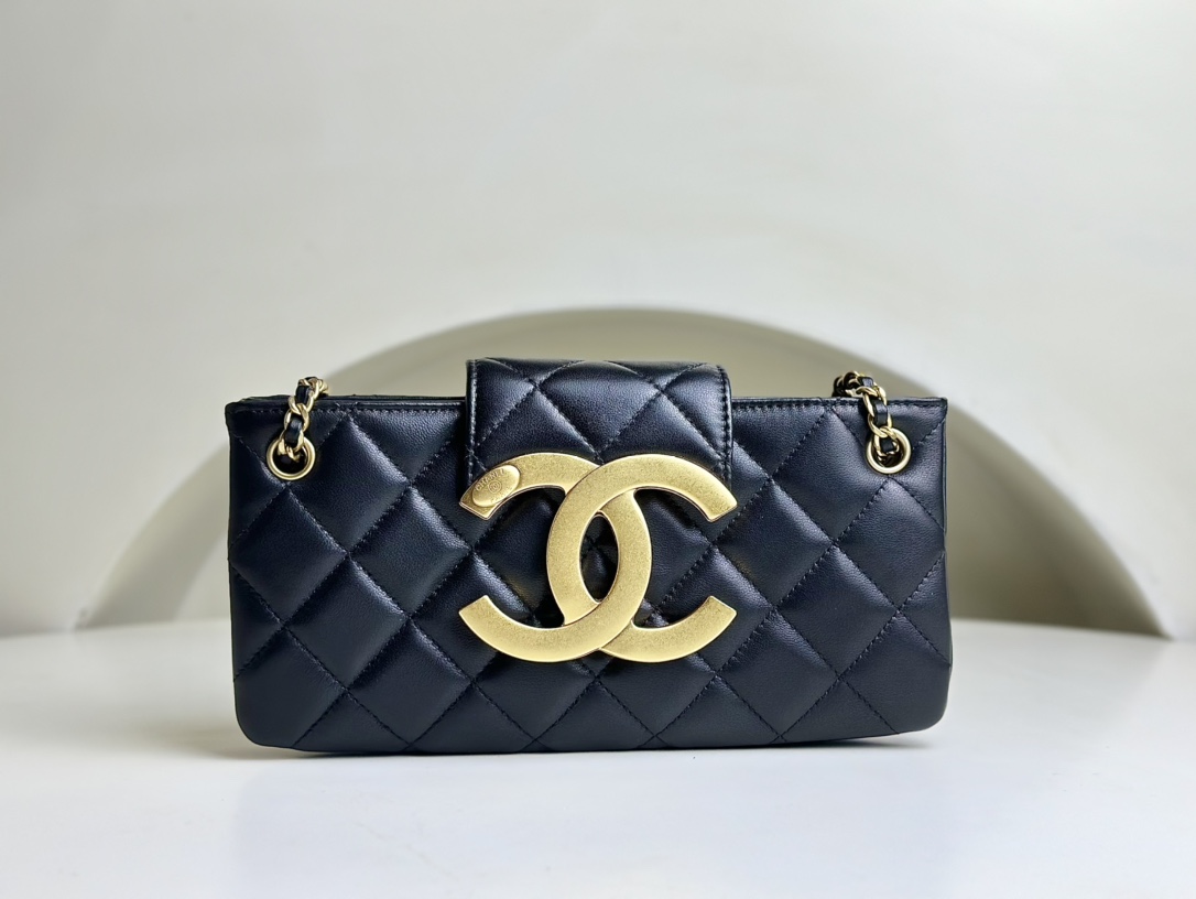 From China
 Chanel Crossbody & Shoulder Bags Tote Bags Replica Wholesale
 Black Spring Collection Vintage Underarm
