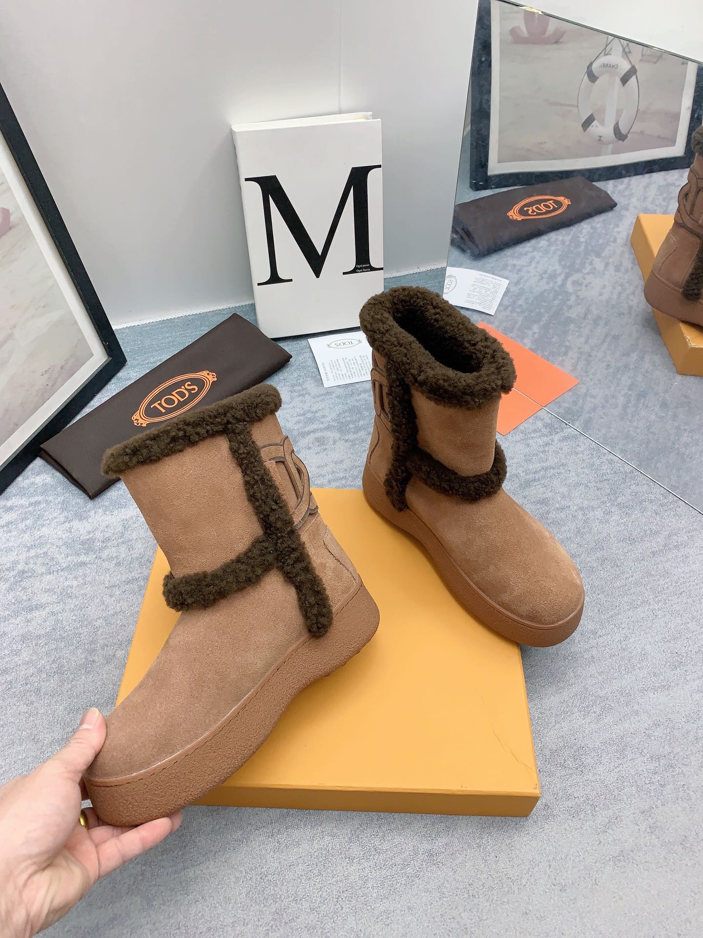 Tod’s Feng High-String Snow Boots with Real Wool and Smooth Bottom (975) - 图片 5