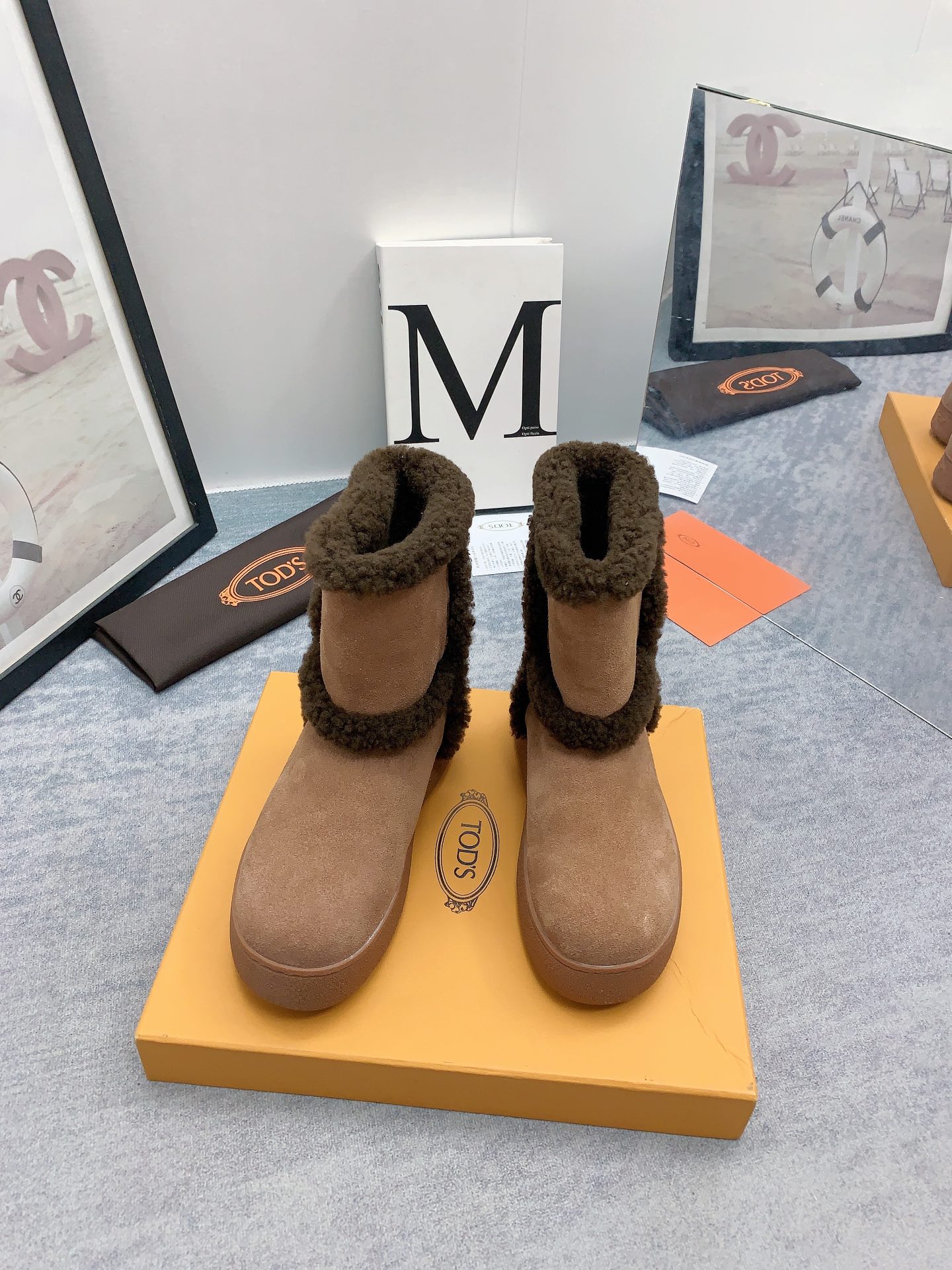 Tod’s Feng High-String Snow Boots with Real Wool and Smooth Bottom (975)