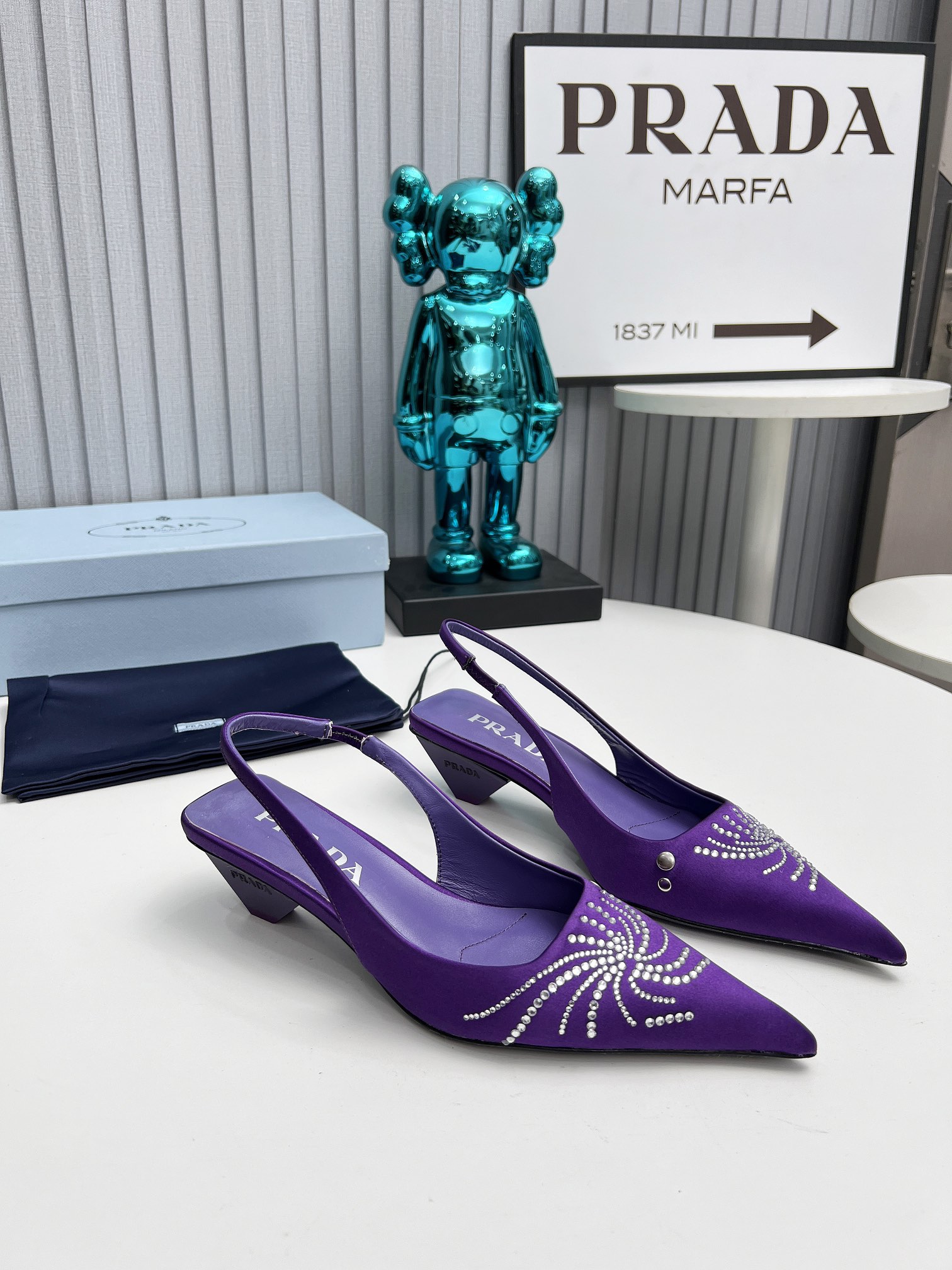 NO:231618,2025 SSS launches the latest Prada long and short boots, sandals, single shoes, thin heels, hollows, thick heels series ————————————— PRADA early spring catwalks Internet celebrity style 