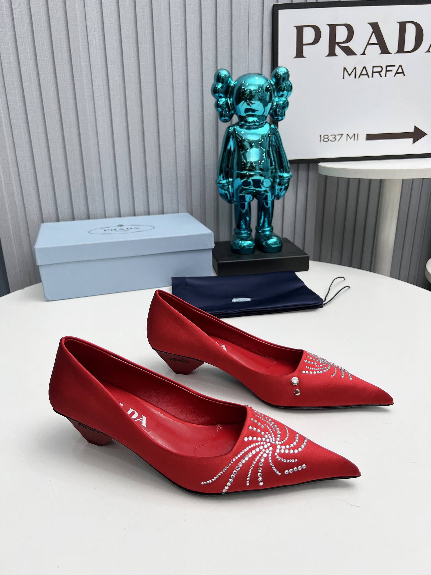 NO:231630,2025 SSS launches the latest Prada long and short boots, sandals, single shoes, thin heels, hollows, thick heels series ————————————— PRADA early spring catwalks Internet celebrity style 