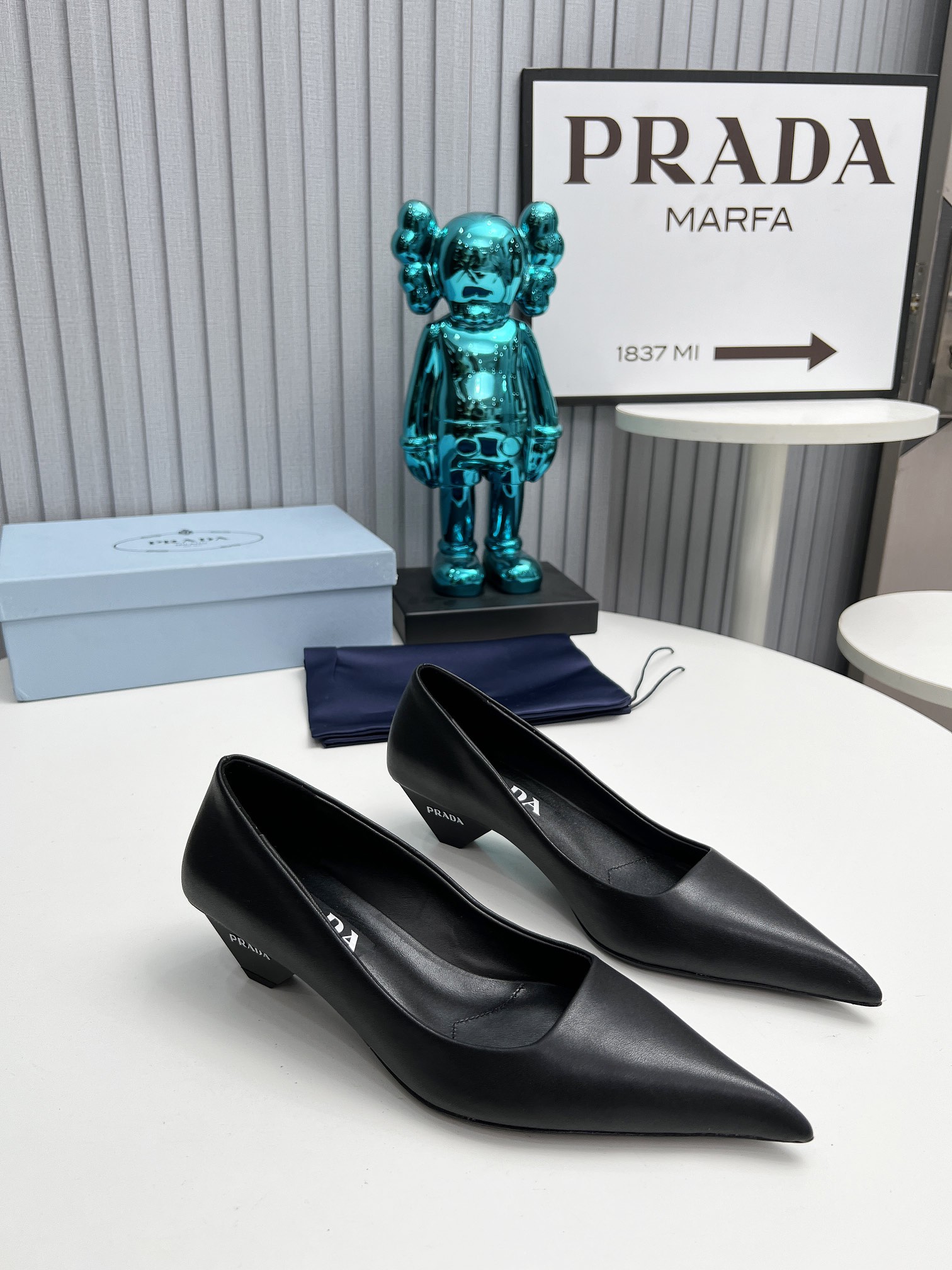 NO:231636,2025 SSS launches the latest Prada long and short boots, sandals, single shoes, thin heels, hollows, thick heels series ————————————— PRADA early spring catwalks Internet celebrity style 