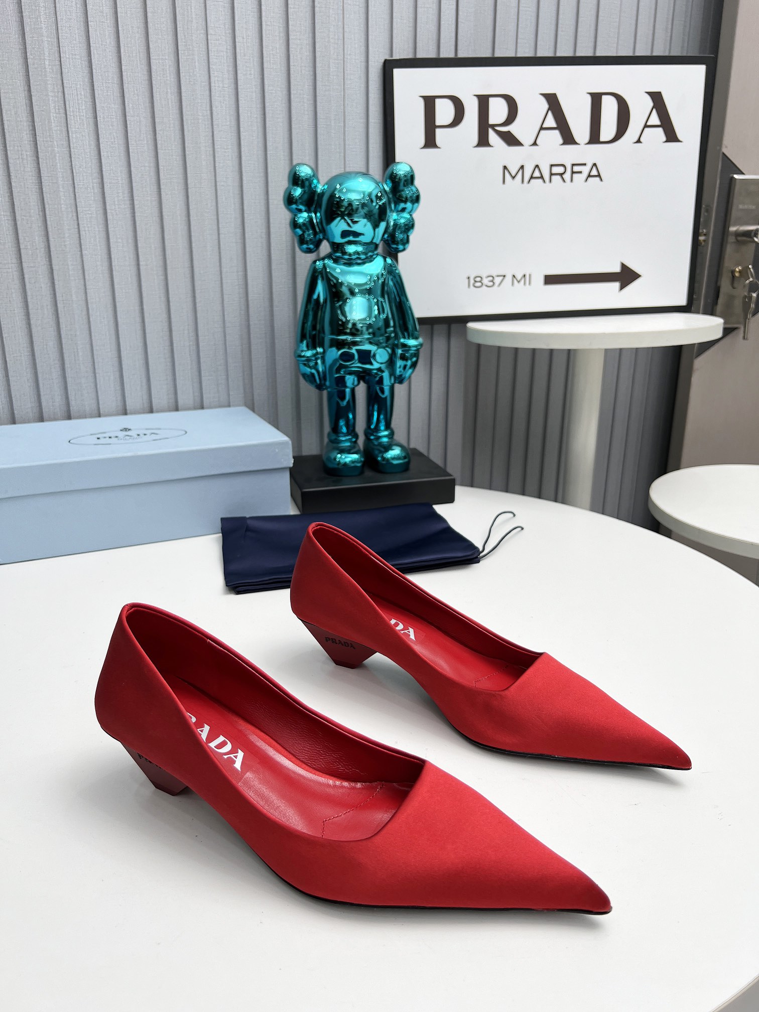 NO:231639,2025 SSS launches the latest Prada long and short boots, sandals, single shoes, thin heels, hollows, thick heels series ————————————— PRADA early spring catwalks Internet celebrity style 