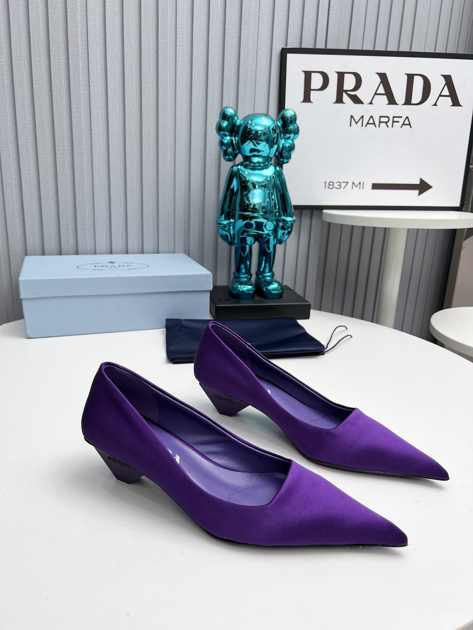 NO:231633,2025 SSS launches the latest Prada long and short boots, sandals, single shoes, thin heels, hollows, thick heels series ————————————— PRADA early spring catwalks Internet celebrity style 