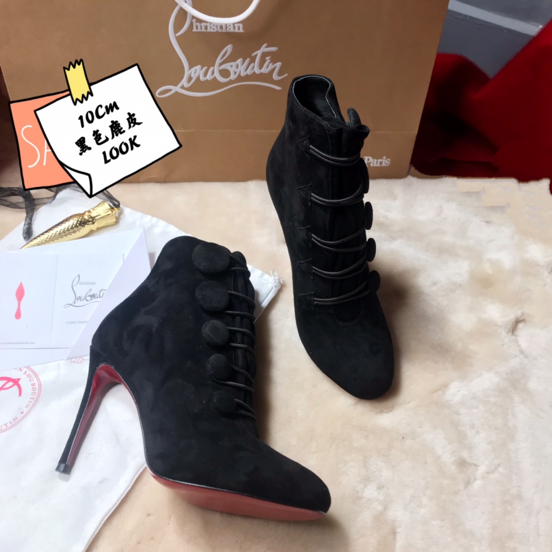 NO:100292,High-end customized autumn and winter boot series!  H10Cm, size 35-42. Private mold trademark zipper genuine leather sole. X50-002, black deer leather. Standard European code Reference: X50-002 Color: black Material: cowhide Lining: goat leather Heel height: 10Cm Sole:leather sole Size: EUR 35-42 (US 4-11):,,christian louboutin,boots,Leather soles19860909高端订制 秋冬靴系列！ H10Cm,尺码35-42码.私模商标拉链 真皮大底.X50-002,黑色鹿皮. 标准欧码 Reference:X50-002 Color:black Material:cowhide Lining:goat leather Heel heigh:10Cm Sole:leather sole Size:EUR 35－42（US 4一11) :,,christian louboutin,boots,Leather soles,Women's Shoes