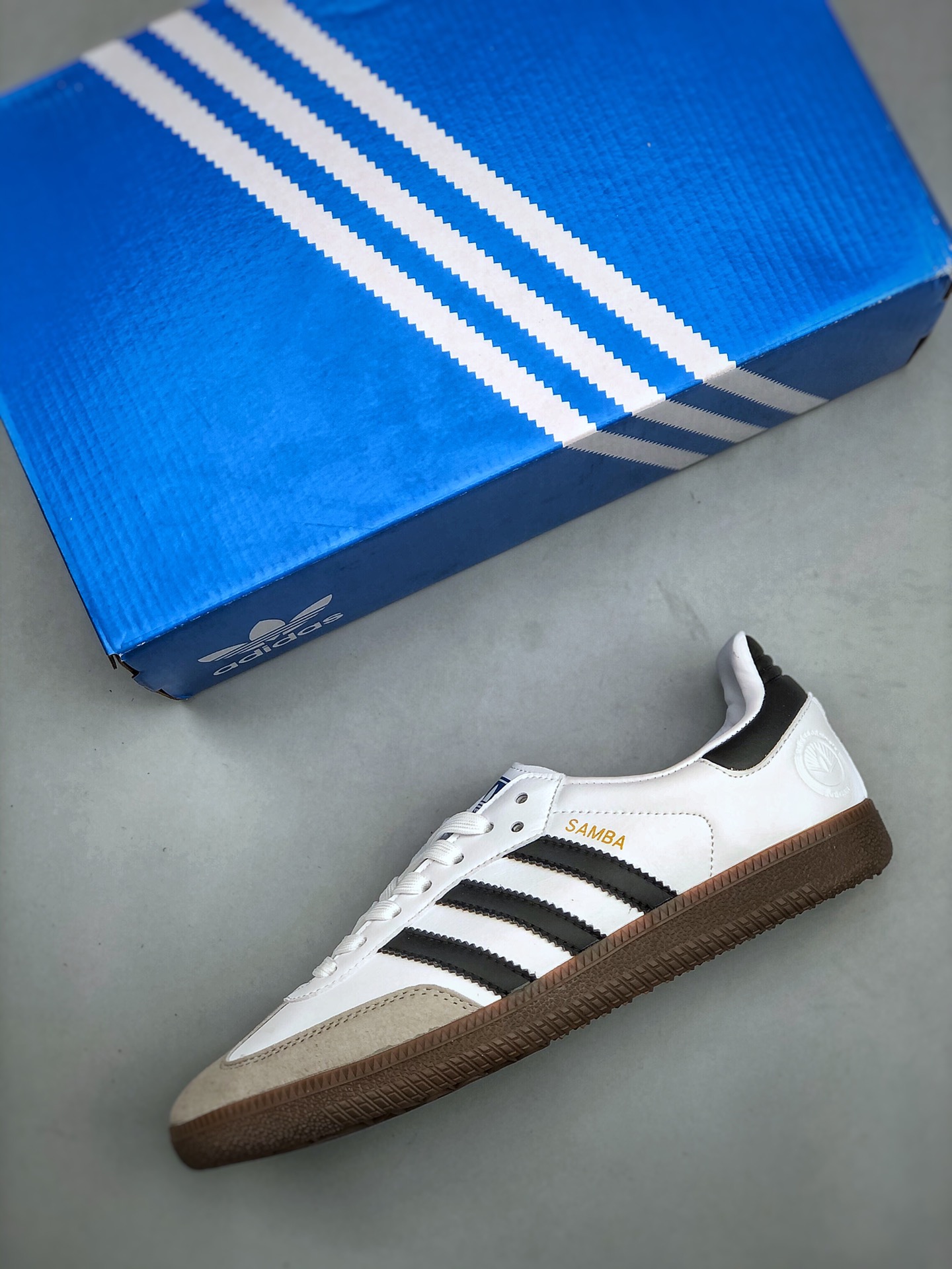 福利特价💰160 Adidas Originals Samba OG 桑巴舞系列绅士德训足球风百搭低帮休闲运动板鞋“白黑钢印”FW2427 尺码：35-45（半）