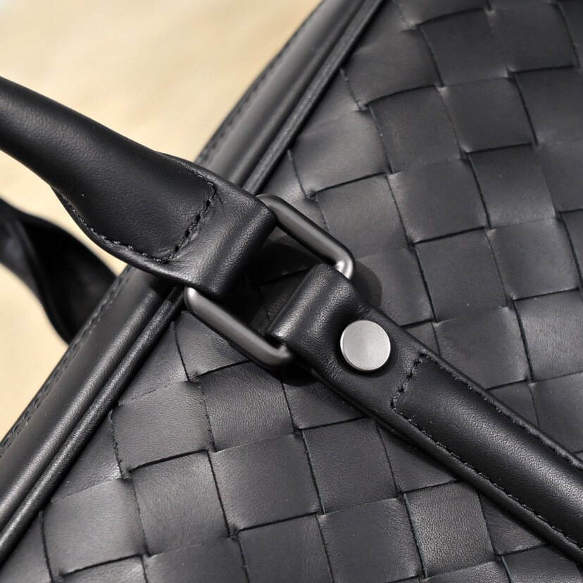 Bottega Veneta Woven Leather Briefcase with Shoulder Strap - Black 5 i1700966647 1272 3