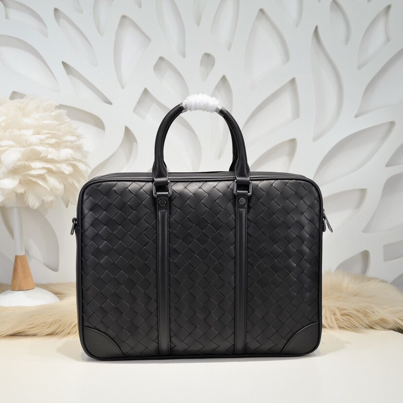 Bottega Veneta Woven Leather Briefcase with Shoulder Strap - Black 4 i1700966647 458 2