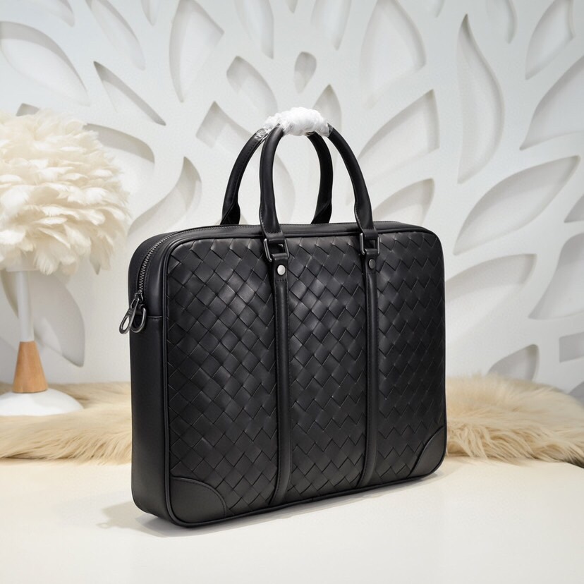 Bottega Veneta Woven Leather Briefcase with Shoulder Strap - Black 3 i1700966647 7001 1