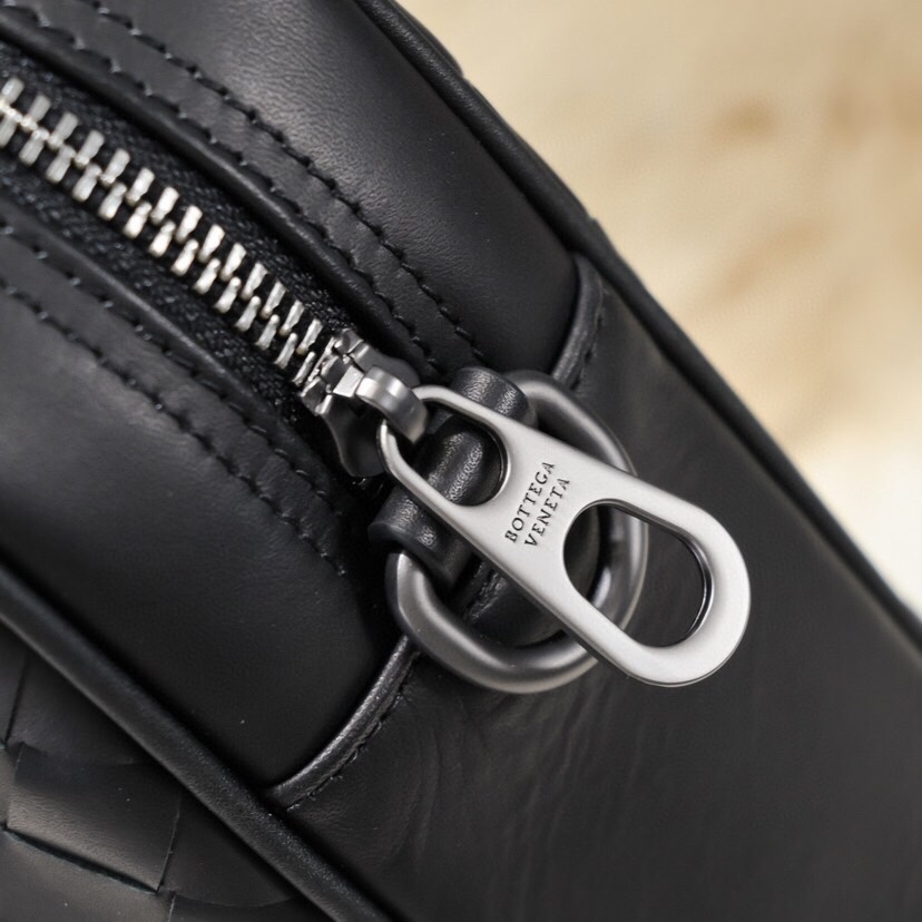 Bottega Veneta Woven Leather Briefcase with Shoulder Strap - Black 6 i1700966647 9380 4