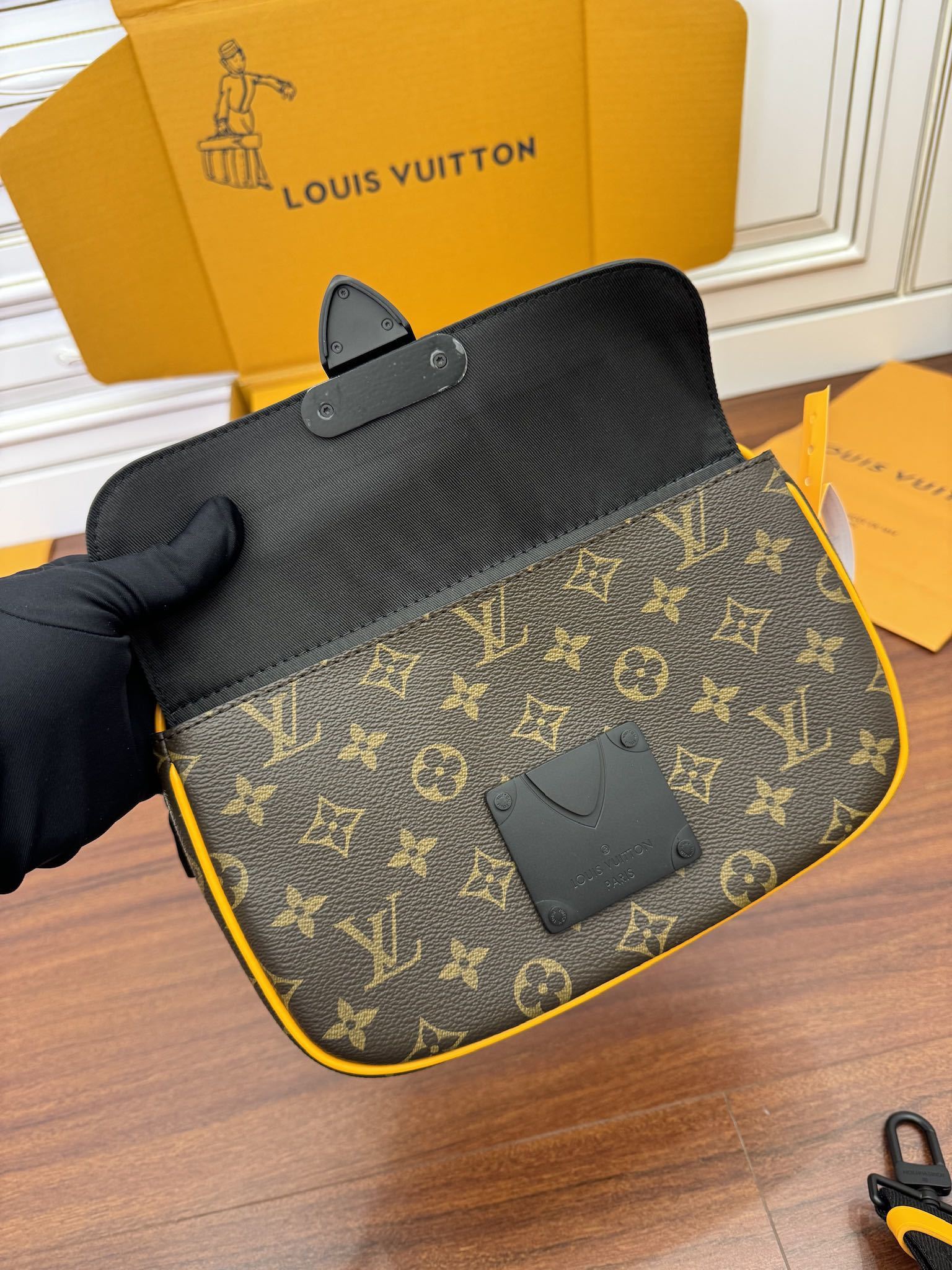 独家首发型号特正版M46688品质全面再次升级专柜同步电子芯片内码新礼盒礼品袋保护纸铜版电子标签合格证皮
