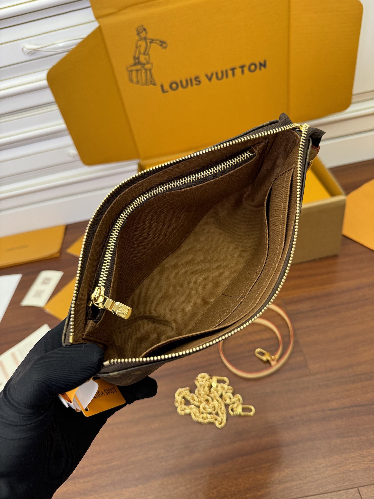 独家首发型号特正版M82766品质全面再次升级专柜同步电子芯片内码新礼盒礼品袋保护纸铜版电子标签合格证皮