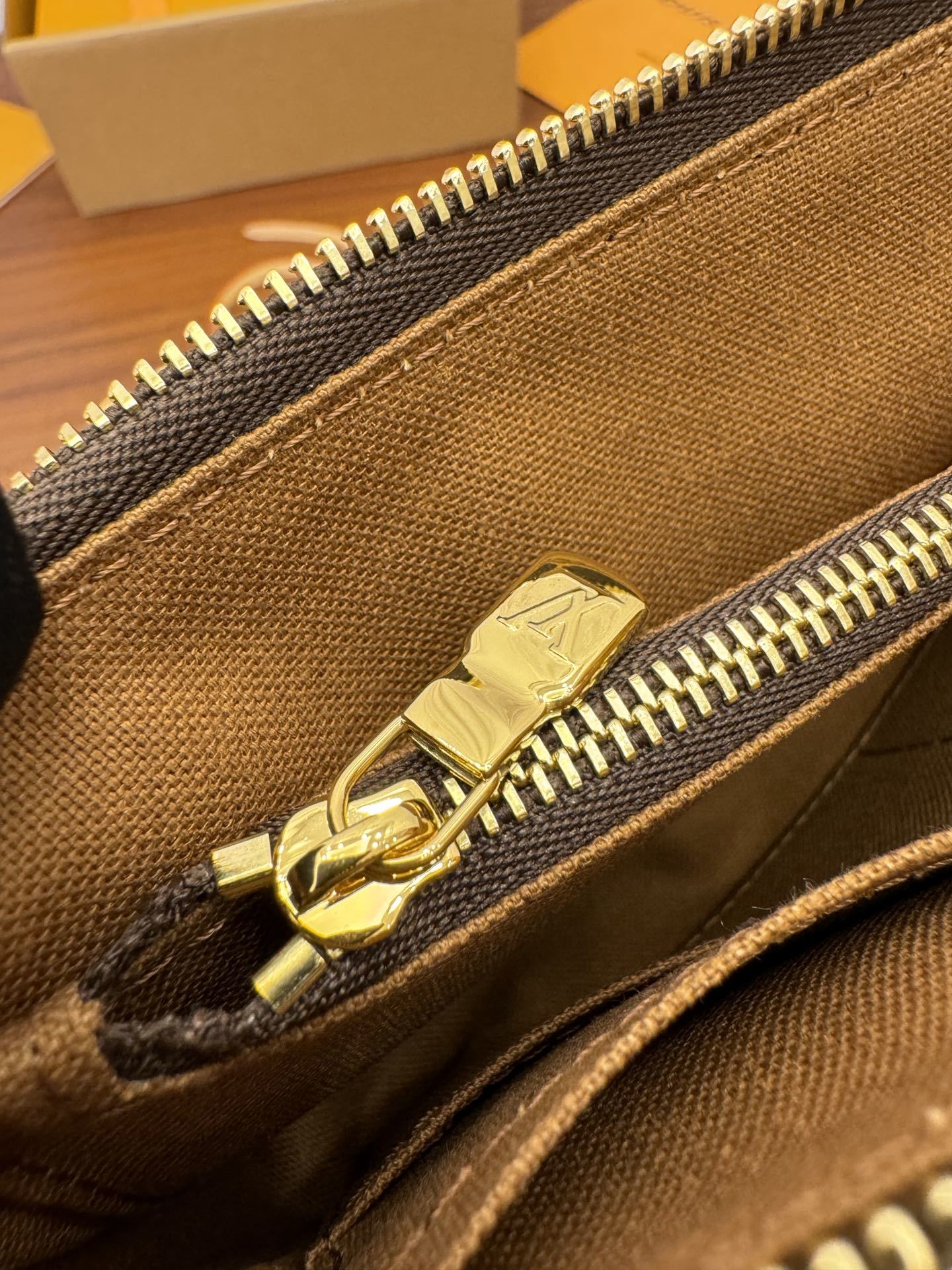 独家首发型号特正版M82766品质全面再次升级专柜同步电子芯片内码新礼盒礼品袋保护纸铜版电子标签合格证皮