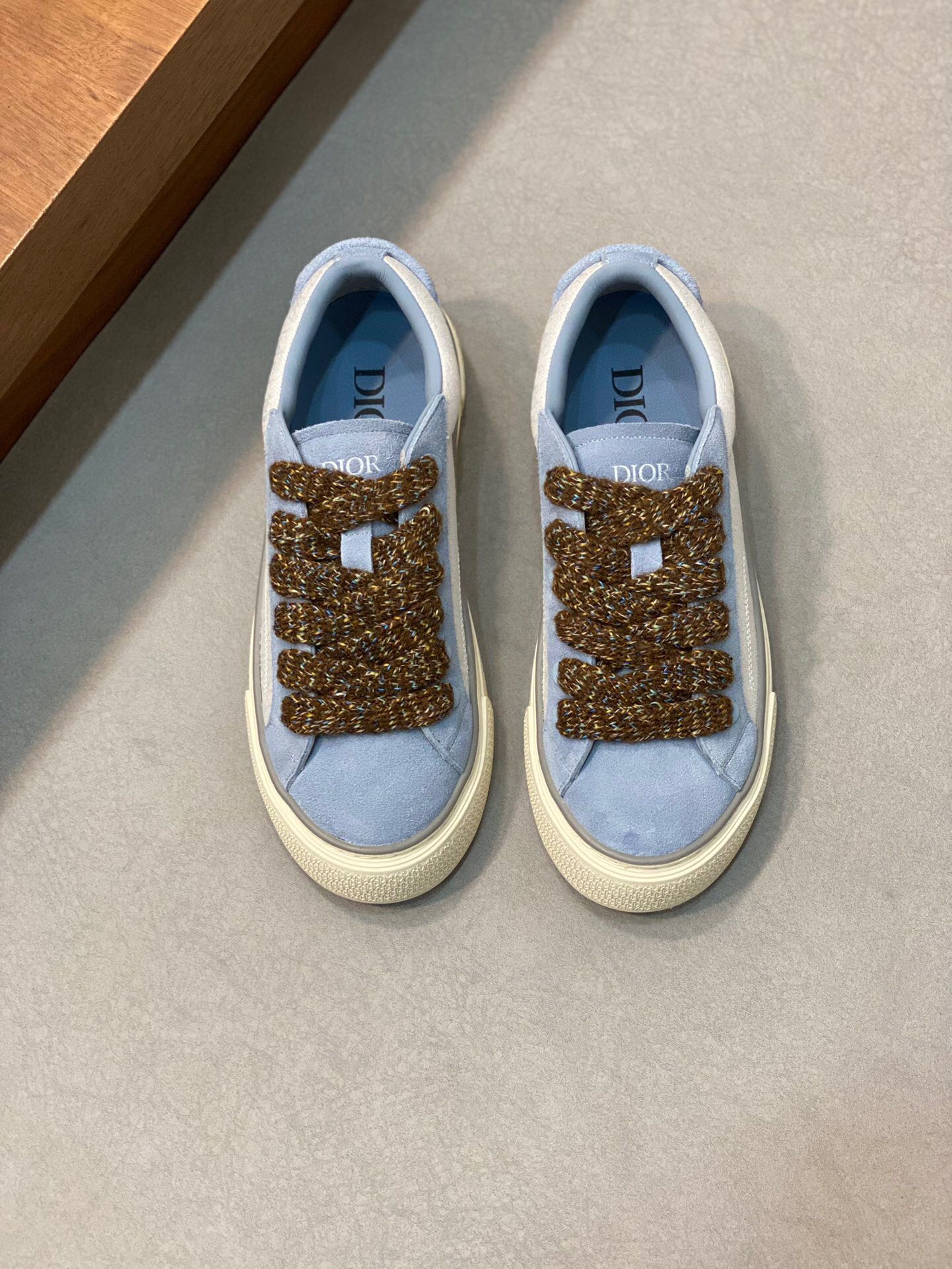 NO:218101,Brand Dior color original color matching, code number 39-44 customized 38.45 price Material Dior new casual shoes!  The details of the fashionable layout are impeccable, using cowhide with mesh patchwork to make comfortable and sweat-absorbing mesh. The foot pad feels comfortable and has excellent quality. Dior casual shoes, dior, dior, cowhide19860909品牌Dior 颜色原版配色 码数39-44定做38.45 价格 材质迪奥新款休闲鞋！时尚潮流的版面细节无可挑剔采用牛皮搭配网布拼接制作舒适吸汗的网布垫脚脚感舒适品质优越,Dior休闲鞋,dior,dior,cowhide,Men's shoes