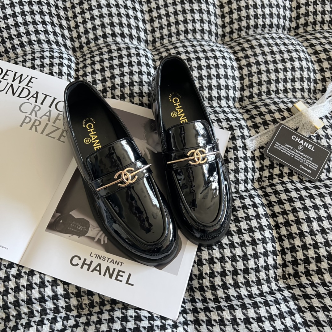 Chanel 1: 1
 Skórzane Buty Oxford Skóra krowia Prawdziwa skóra patentowa Wiosenna kolekcja Fashion