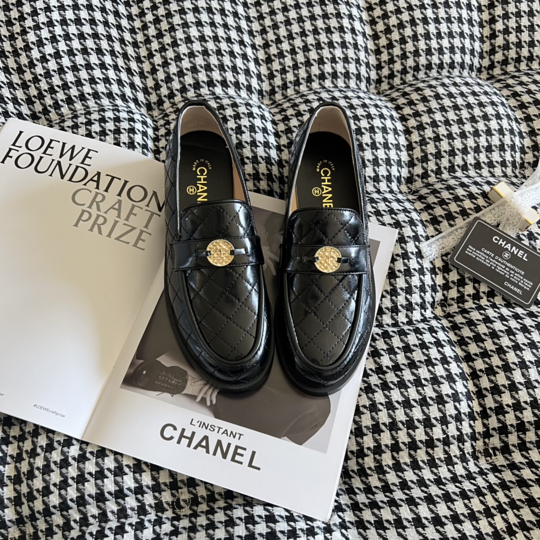 Chanel Skórzane Buty Oxford Skóra krowia Prawdziwa skóra patentowa Wiosenna kolekcja Fashion