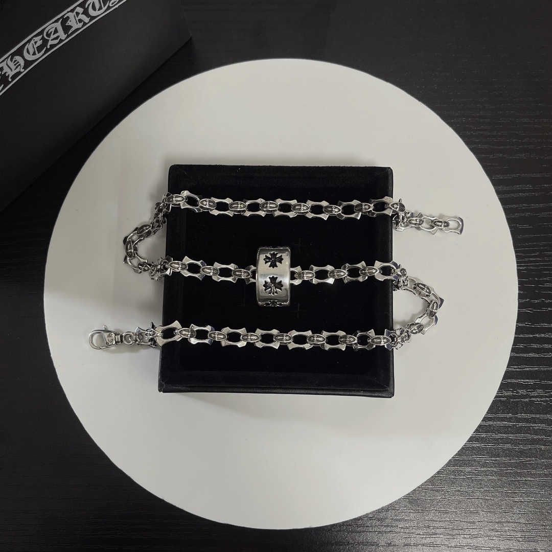 Chrome Hearts 𝗖𝗵𝗿𝗼𝗺𝗲 𝗛𝗲𝗮𝗿𝘁𝘀克罗心项链