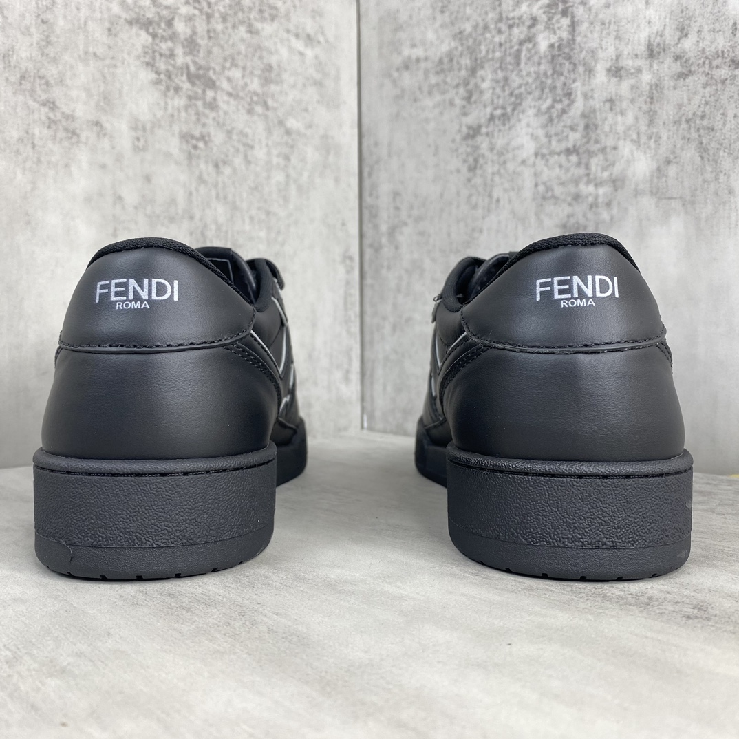 Fendi 新款上架 (莞产 ) Fendi 芬迪 23ss 休闲鞋FENDI芬迪match最新 运动鞋 设计师Kim Jones打造的首款运动鞋fendi match 和LV驴牌的Trainer篮球运动鞋 鞋型差不多 添加了FF 的设计 鞋面采用麂皮和皮革拼接组合 侧面凸起的双F logo内里采用毛巾绒里 / 男款39-45