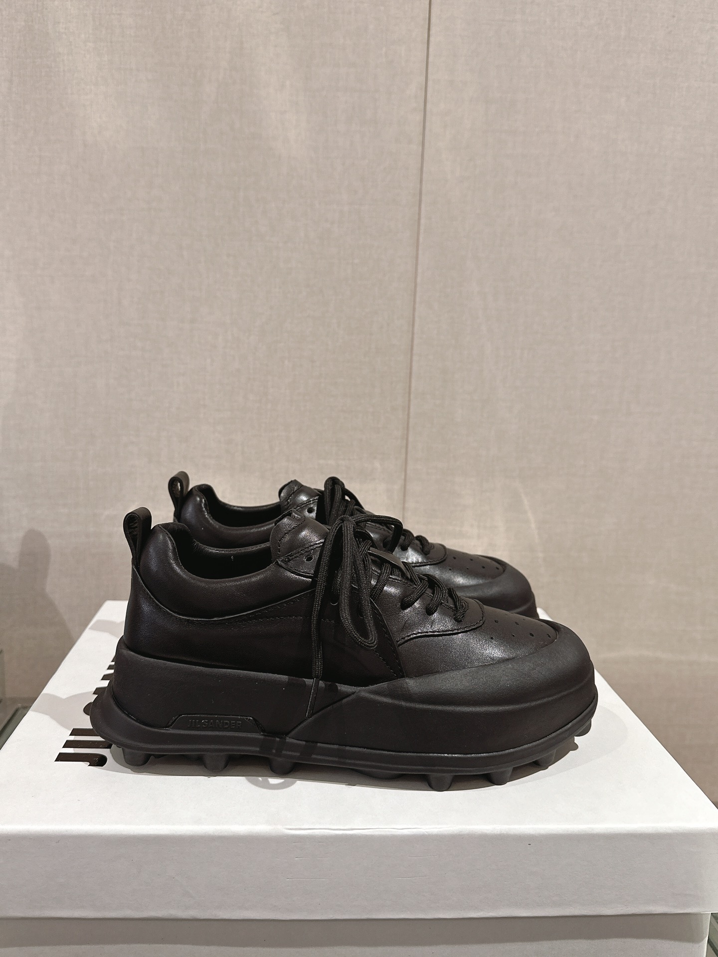 Jill Sander’s High-Fashion Neutral Style Sports and Leisure Shoes Overview - 图片 2
