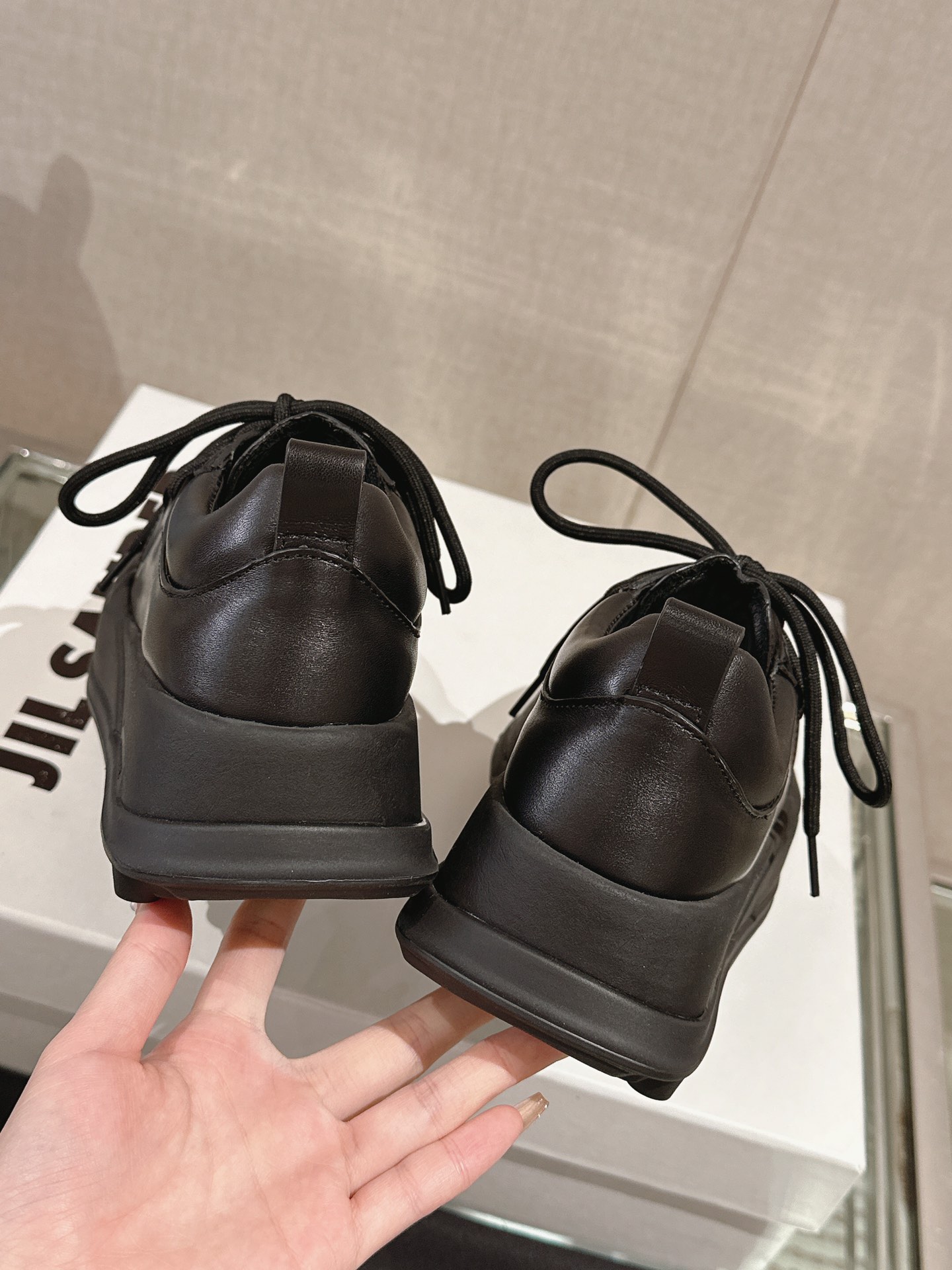 Jill Sander’s High-Fashion Neutral Style Sports and Leisure Shoes Overview - 图片 7