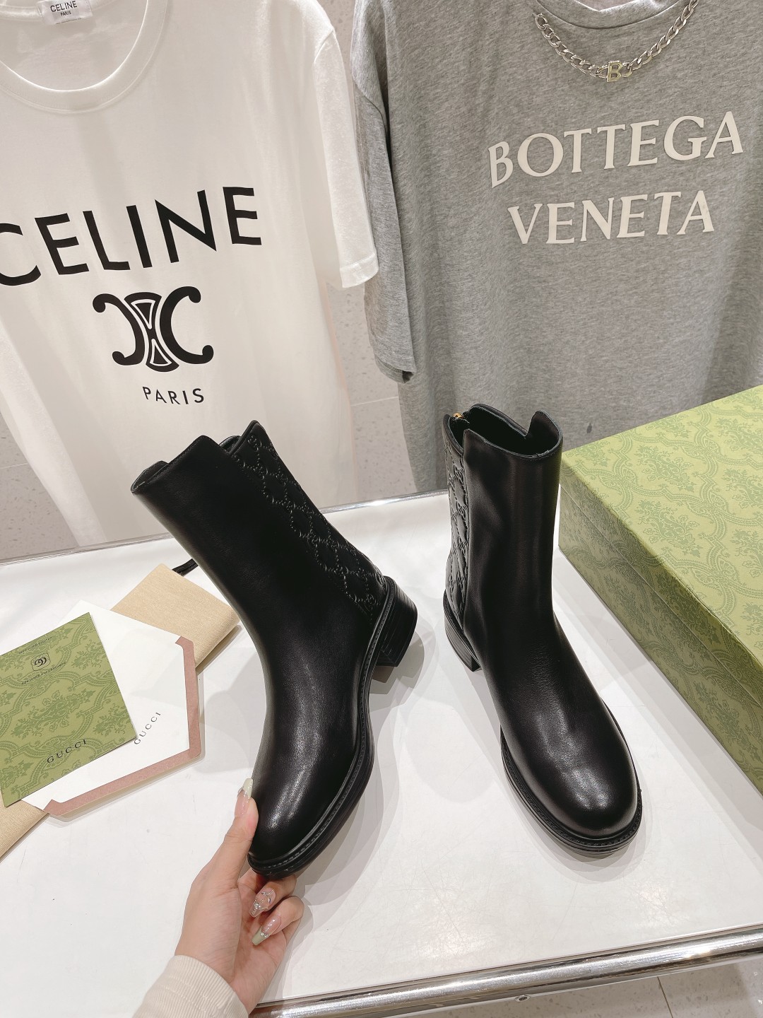 高版本出厂  
  Gucci*古驰G家2025ss官网秋冬新款切尔西短靴 
✔鞋面：原版定制粒面小牛皮