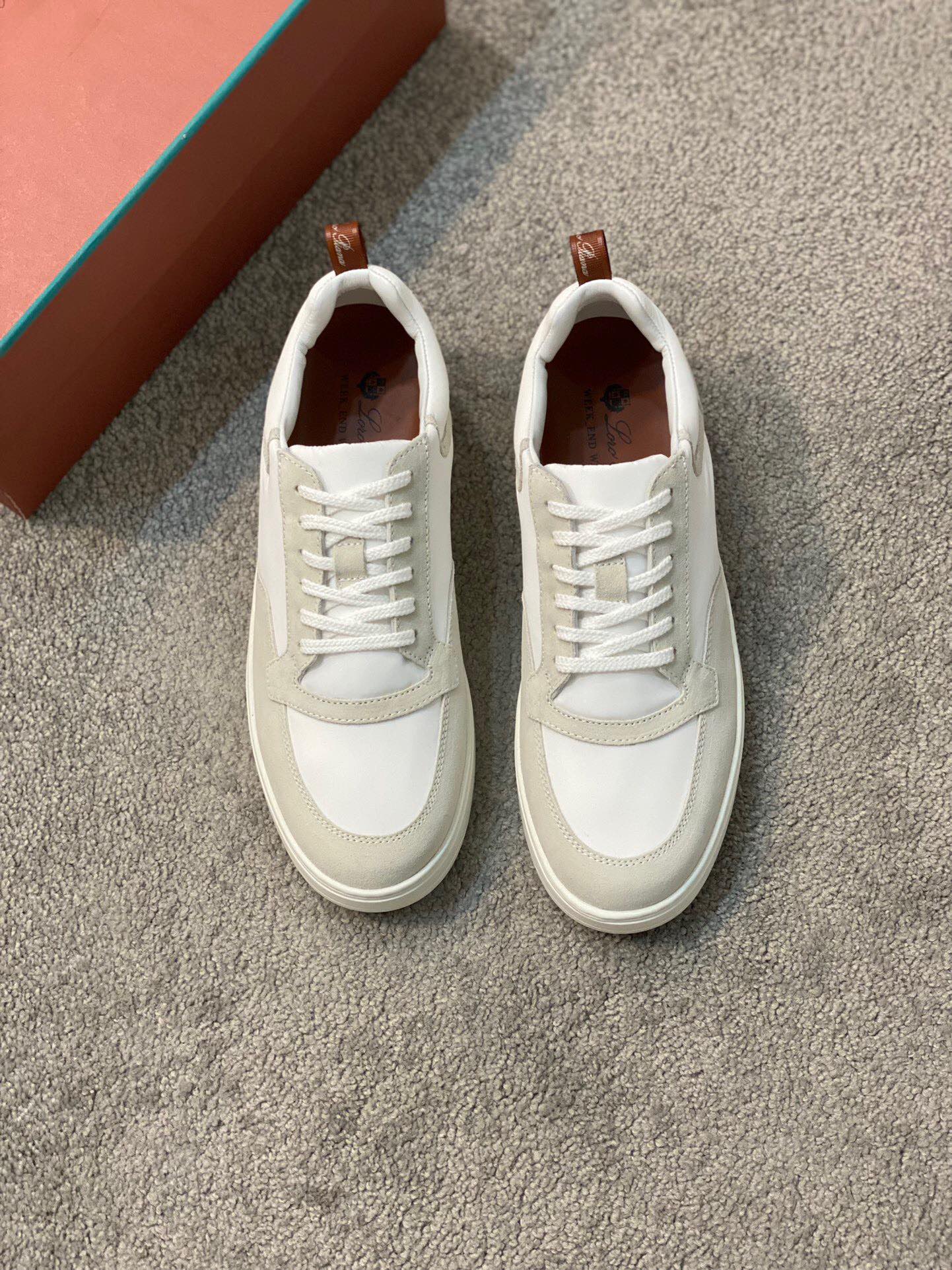 NO:216965,Brand Loro Piana color original color matching code number 39-44 standard code price material Nouo Pianya autumn hot product shipped!  The window style LoroPiana mesh cowhide casual sports men's shoes This casual shoe is knitted with Wind fiber, presenting a unique three-dimensional effect. The unique style is slightly narrowed in the middle and is embellished with Naba Leather. The light rubber sole and edge studs enhance grip and stability. The functional details of the shoe are full of modern aesthetics. The upper uses hot melt edge sealing process. The light technical material of the Kummel color rubber outsole is inlaid with cushioning pads on the inner side of the sole, which makes the weight distribution more even and reduces the load during travel. The leather eyelets are directly placed on the upper fixed to the sole to ensure stability. The rear is equipped with cushioning pads to enhance the comfort of wearing. LP casual shoes, loro piana, loro piana, cowhide19860909品牌Loro Piana 颜色原版配色 码数39-44标准码 价格 材质诺悠翩雅秋季爆款出货！橱窗款LoroPiana网面牛皮休闲运动男鞋 这款休闲鞋采用Wind纤维针织而成,呈现出别致的立体效果,独特的版型在中段轻微变窄,并以纳巴革细节点缀.轻盈橡胶鞋底和边缘的鞋钉增强抓地力和稳定性,充满现代美感的功能细节设计为鞋子平添了运动风格.鞋面使用热熔封边工艺 Kummel色橡胶外底的轻盈技术材料鞋底内侧镶嵌着缓冲垫,让重量分配更平均,减轻行进间的负荷 皮革鞋眼直接设于固定在鞋底的鞋面上,以确保稳定性 后部搭配缓冲垫,以提升穿着舒适感,LP休闲鞋,loro piana,loro piana,cowhide,Men's shoes