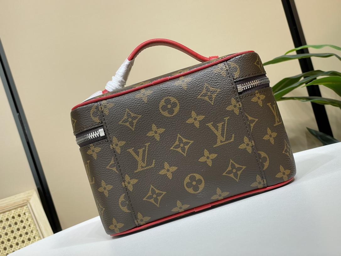 Louis Vuitton Lv Nice Mini Cosmetic BagM44495 46766 Presbyopia/Big Red (Colorful)