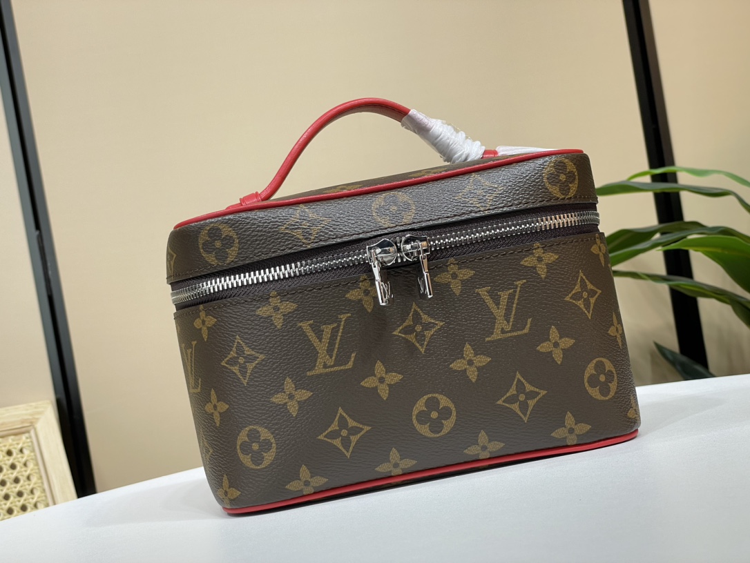 Louis Vuitton Lv Nice Mini Cosmetic BagM44495 46766 Presbyopia/Big Red (Colorful)