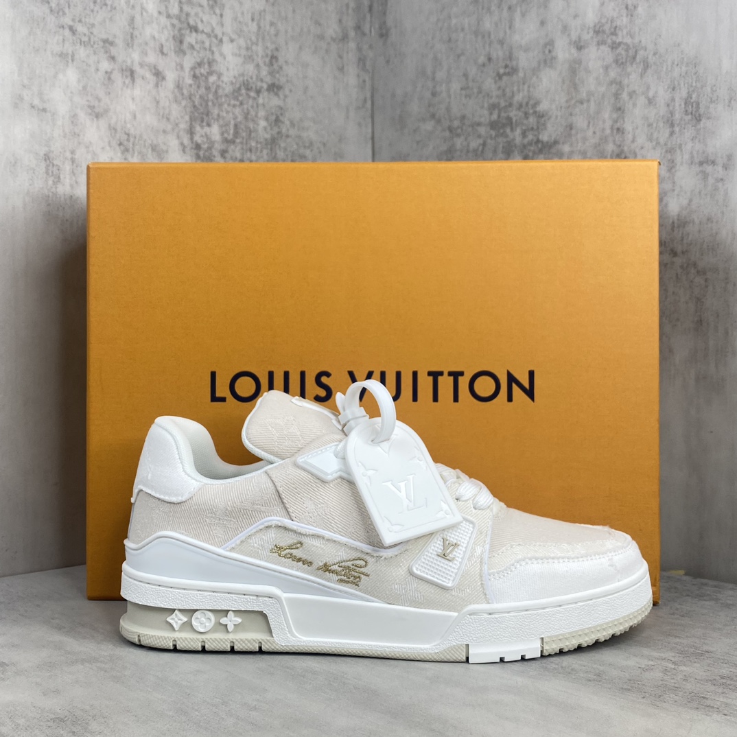Louis Vuitton 新款上架 2053 Louis*Vuitto* LV Trainer 最新款 大底和面料私模 绝对下血本费心思的一款鞋子 自Vifgil到来之后而设计的这一系列 每一季度都深受众多粉丝的青睐 TPU 大底 包装