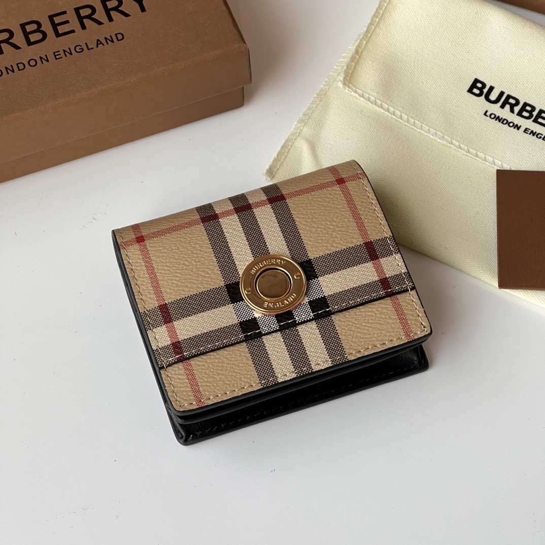 Burberry Vintage Check Wallet, Foldable Card Holder in Canvas & Leather 3 i1701149986 2104 1