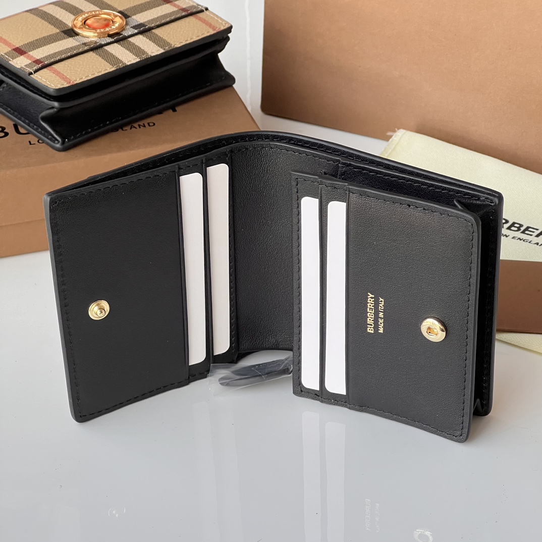 Burberry Vintage Check Wallet, Foldable Card Holder in Canvas & Leather 7 i1701149986 2183 5