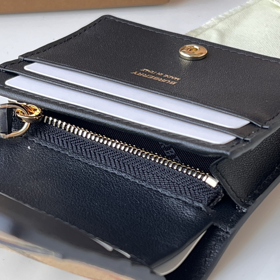 Burberry Vintage Check Wallet, Foldable Card Holder in Canvas & Leather 9 i1701149986 4462 7