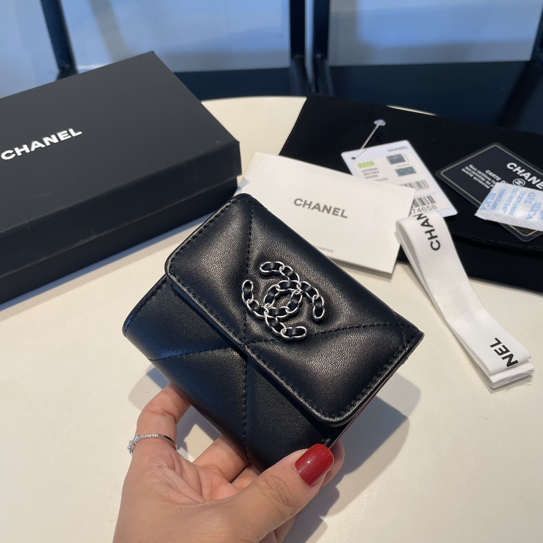 升级版Ohanel新颜色最新短三折钱夹Mini钱包WoW只有10Cm比之前那款短夹还要小1cm只有2个卡