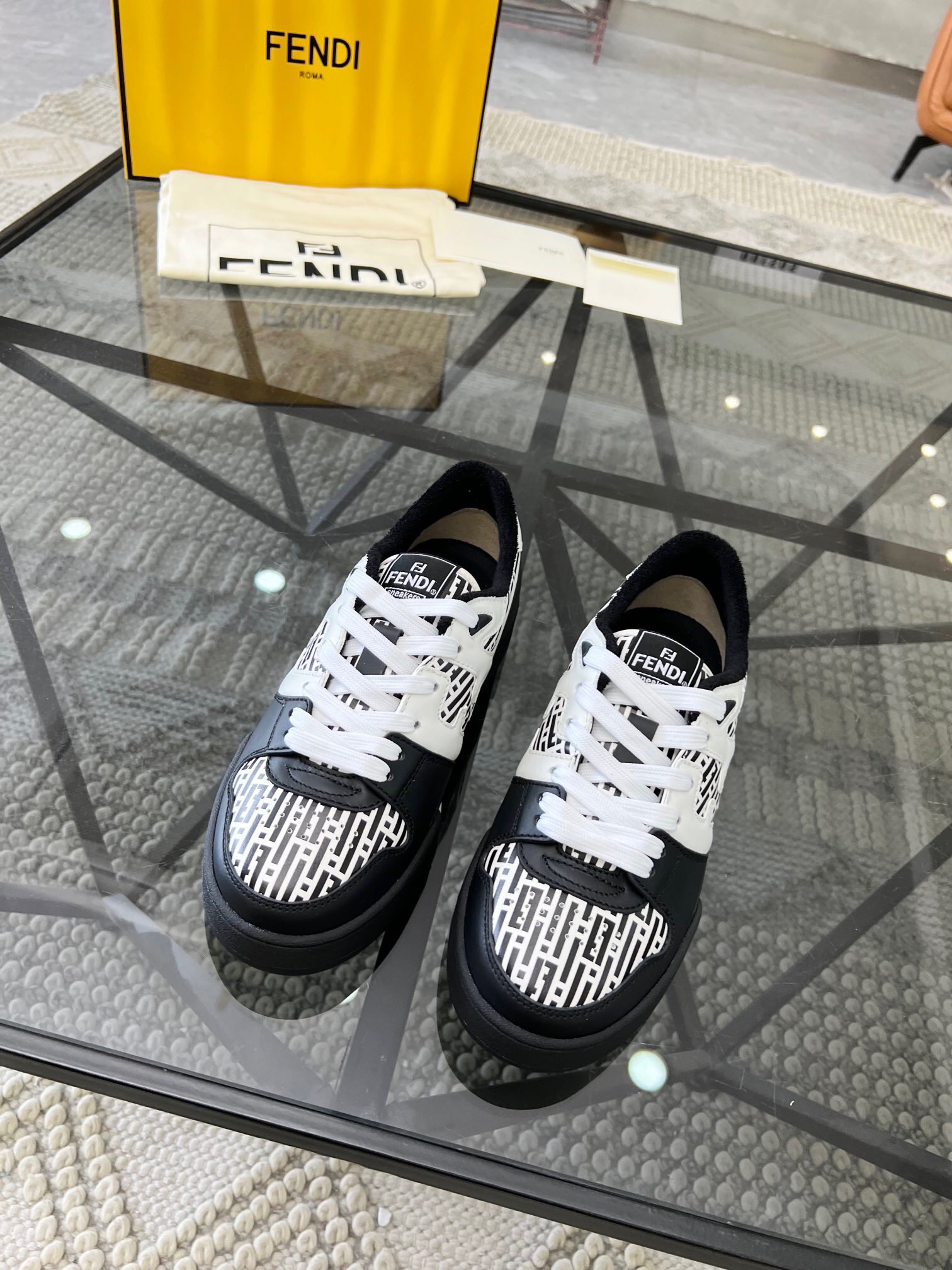 NO:216698,Brand FENDI Color original color matching Number 38-44 standard code Price Material Fendi new style Boutique casual shoes Top purchasing agent men's super popular hot counter new style Original configuration, Italian imported original cowhide, classic appearance of male god domineering, imported mesh cloth inner mat, breathable and comfortable Sole original special supply original sole super comfortable, original order goods High quality, Fendi casual shoes, fendi, fendi, cowhide19860909品牌FENDI 颜色原版配色 码数38-44标准码 价格 材质芬迪新款 精品休闲鞋 顶级代购男士超人气爆款专柜新款 原厂配置、意大利进口原版牛皮,经典的外观男神霸气,进口网布内里垫,透气舒适 鞋底原厂特供原版底超级舒适,原厂跟单货 高品质,芬迪休闲鞋,fendi,fendi,cowhide,Men's shoes