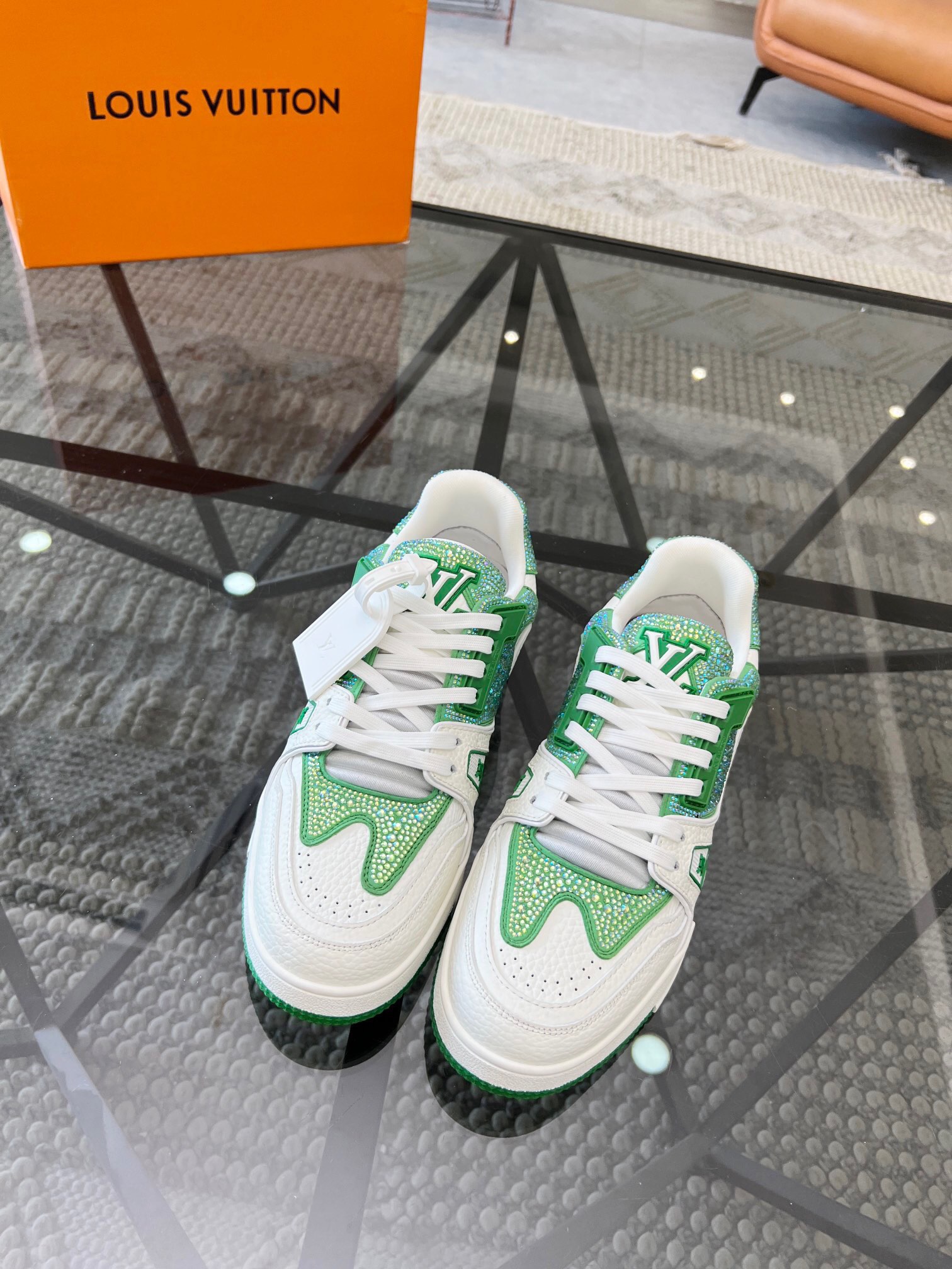 NO:218169,Brand LOUIS VUITTON Color original diamond systoves 38-45 standard codes Price Material new Louis Vuitton high-top casual shoes!  Original single-quality Labon craft upper is imported from original cowhide leather pure hand-padding and breathable mesh fabric footbed style fashionable. Simple and atmospheric original special sole, Louis Vuitton, louis vuitton, louis vuitton, cowhide19860909品牌LOUIS VUITTON 颜色原版烫钻 码数38-45标准码 价格 材质路易威登新款 高帮休闲鞋！原单品质拉邦工艺鞋面采用进口原版牛皮纯手工贴钻透气网布垫脚版型时尚 简单大气原版特供大底,路易威登,louis vuitton,louis vuitton,cowhide,Men's shoes