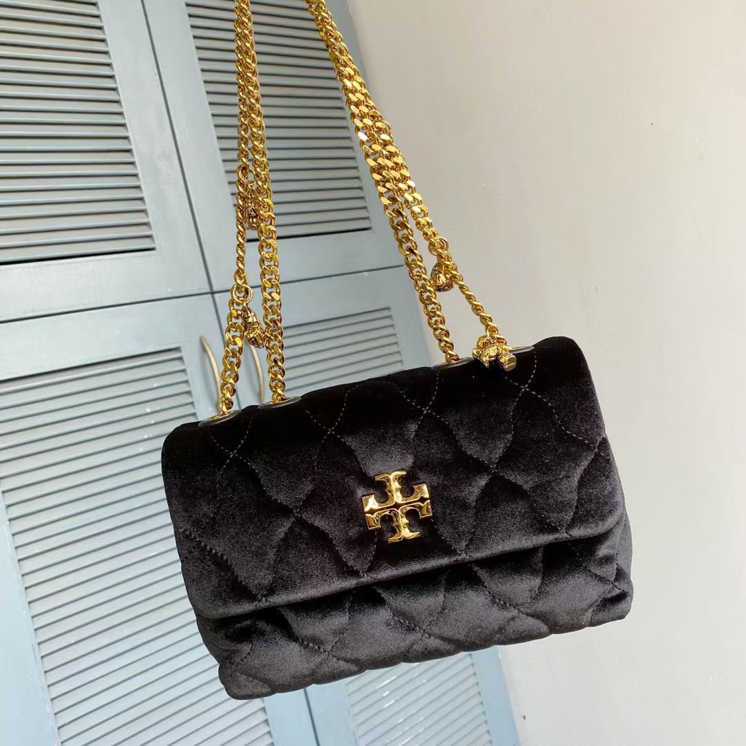 Tory Burch ～TB 新款KIRA两用肩背包 几何绗缝间蕴藏假日的连连期许 天鹅绒面映现温润光泽