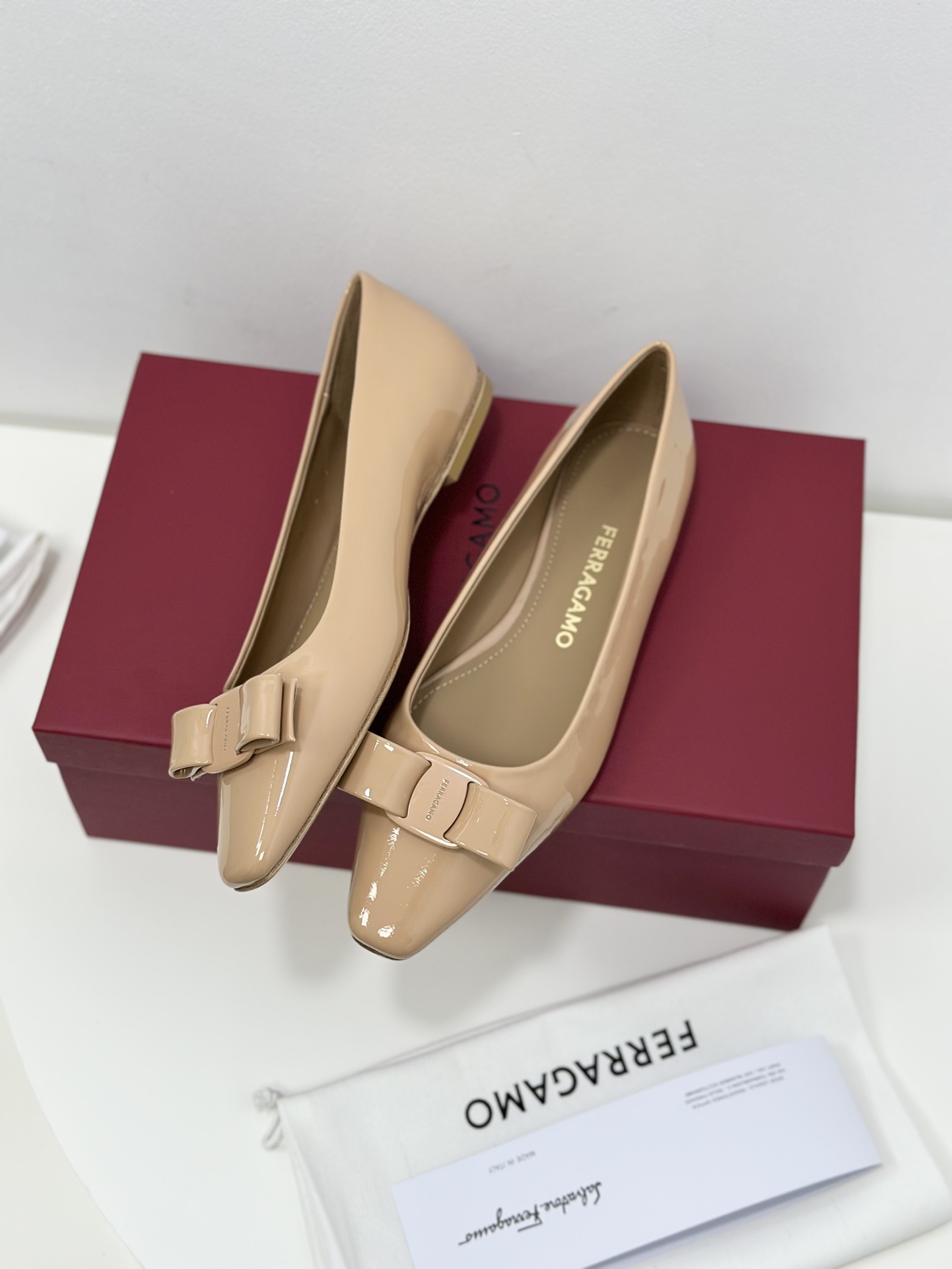Salvatore Ferragamo Vara Bow Leather Ballerinas Square-Toe Flats 2 i1701240335 8550 1