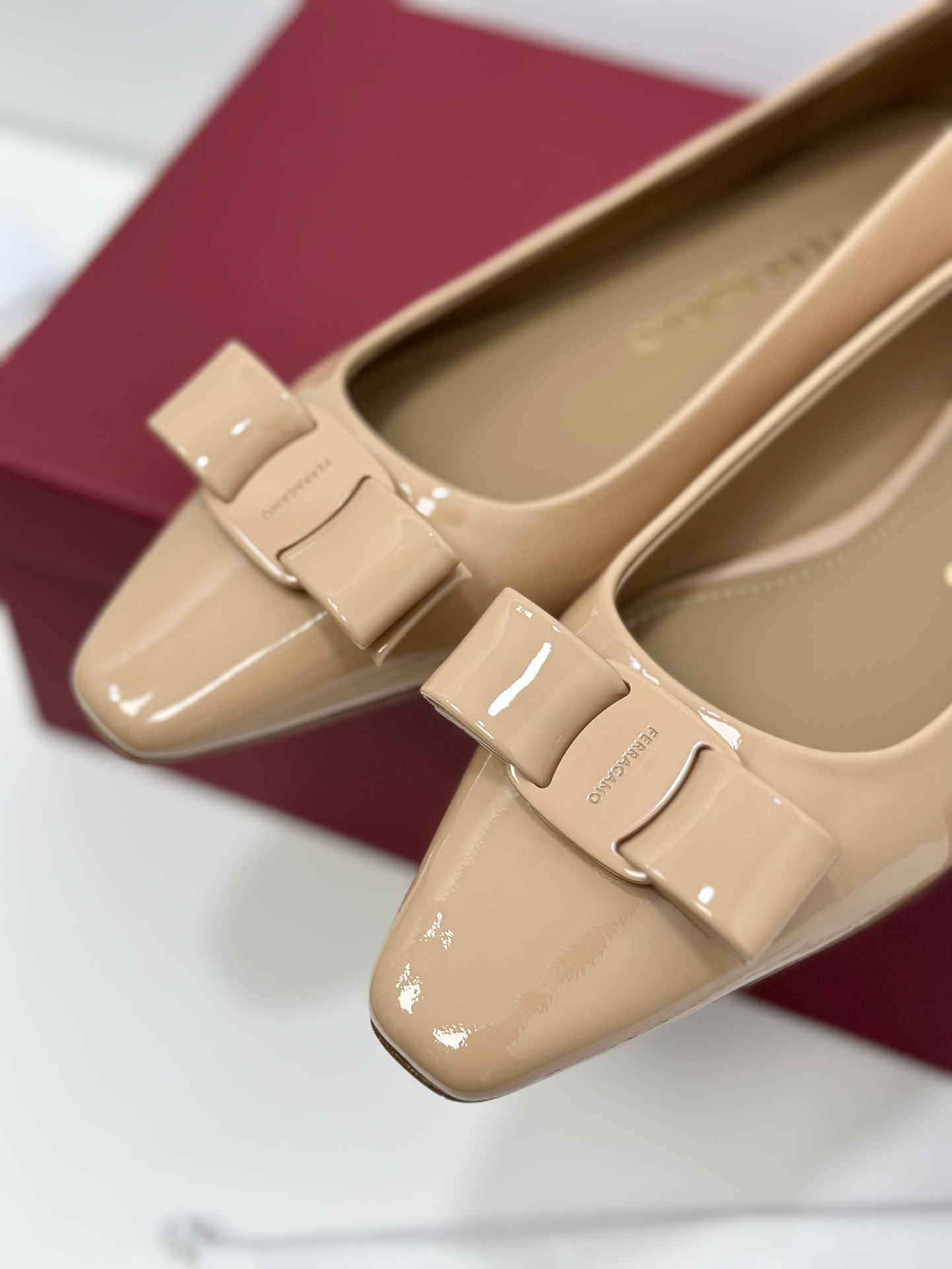 Salvatore Ferragamo Vara Bow Leather Ballerinas Square-Toe Flats 9 i1701240335 9179 4