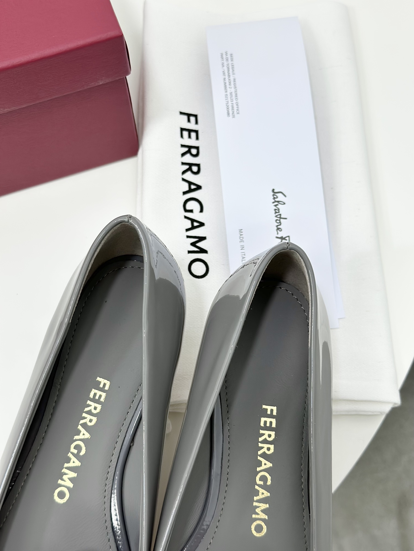 Salvatore Ferragamo Vara Bow Patent Leather Ballerina Flats - Elegant & Comfy 9 i1701240713 2739 6