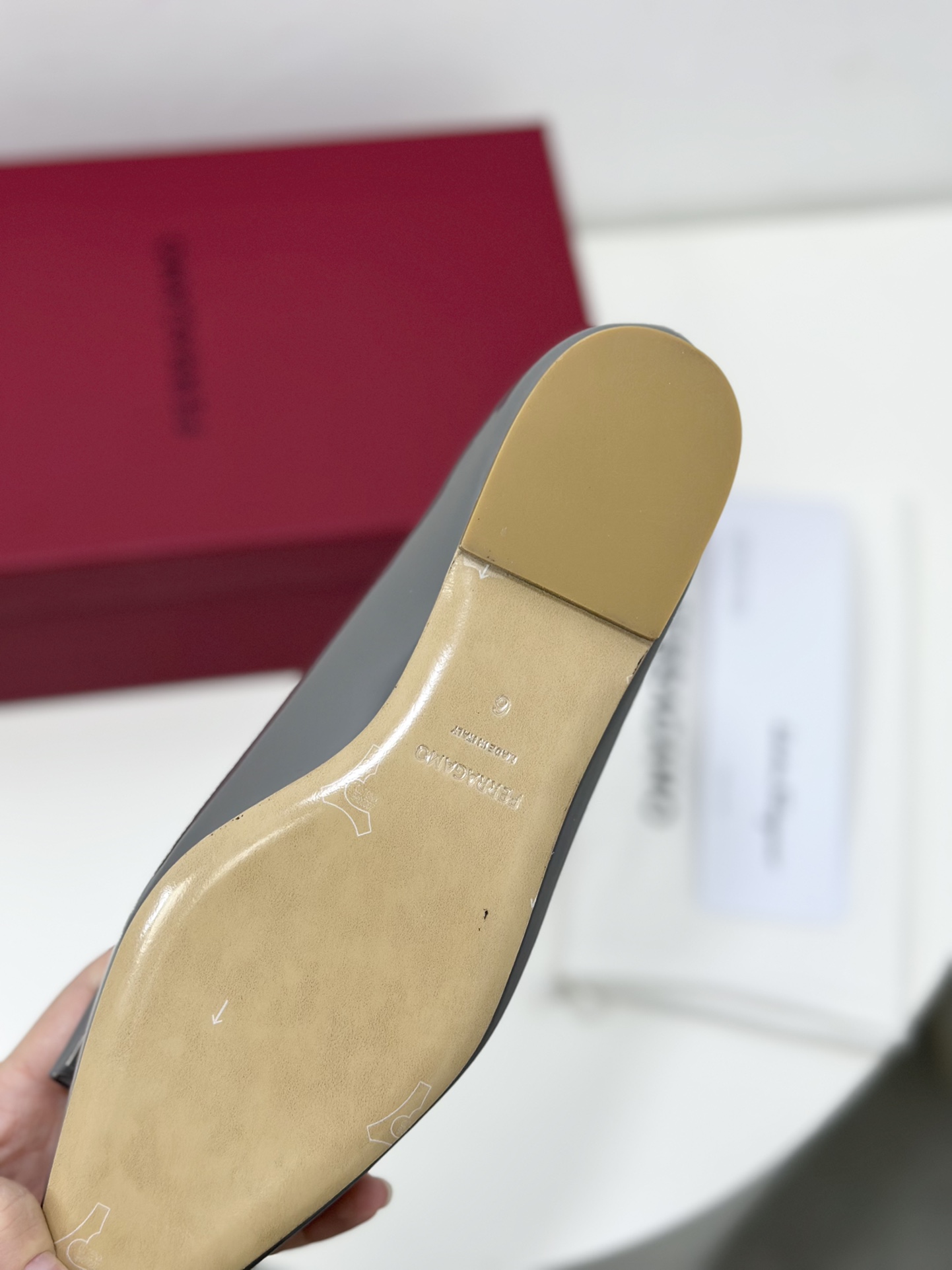 Salvatore Ferragamo Vara Bow Patent Leather Ballerina Flats - Elegant & Comfy 10 i1701240713 3014 7