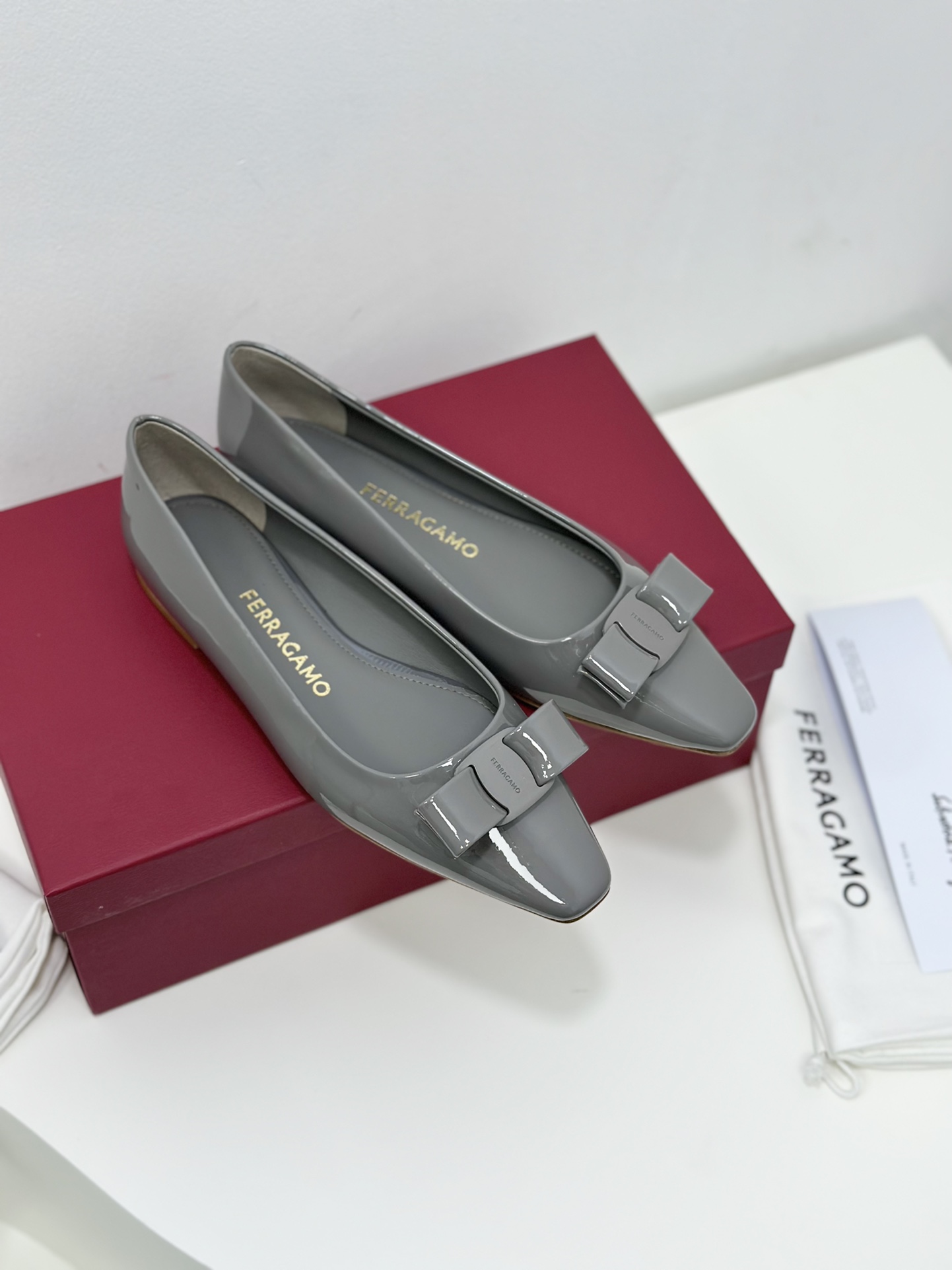 Salvatore Ferragamo Vara Bow Patent Leather Ballerina Flats - Elegant & Comfy 7 i1701240713 5085 5