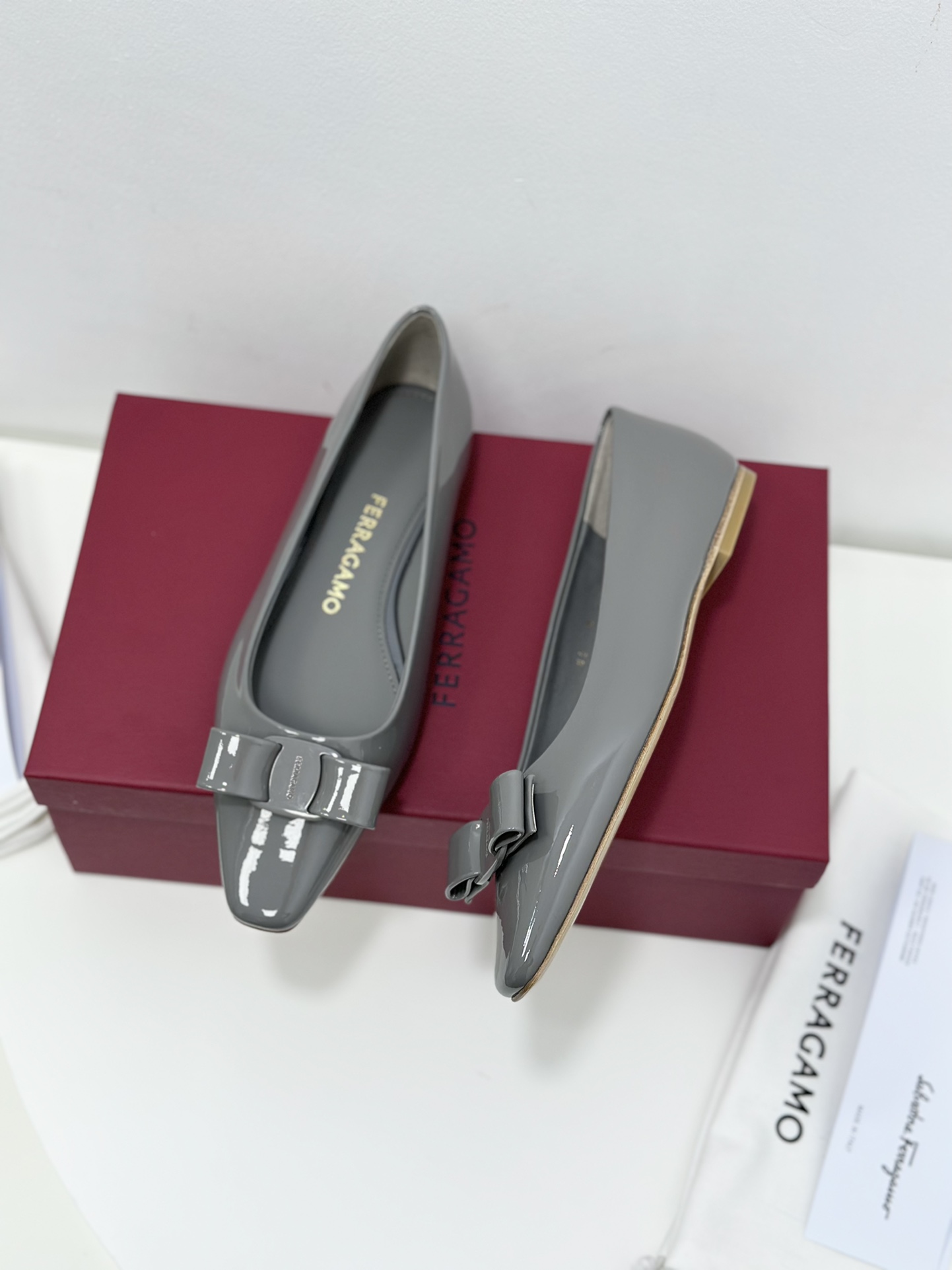 Salvatore Ferragamo Vara Bow Patent Leather Ballerina Flats - Elegant & Comfy 2 i1701240713 9443 4