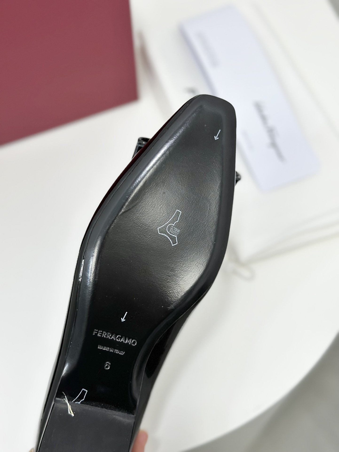 Salvatore Ferragamo Vara Bow Leather Ballet Flats - Classic Elegance 9 i1701240865 1425 7