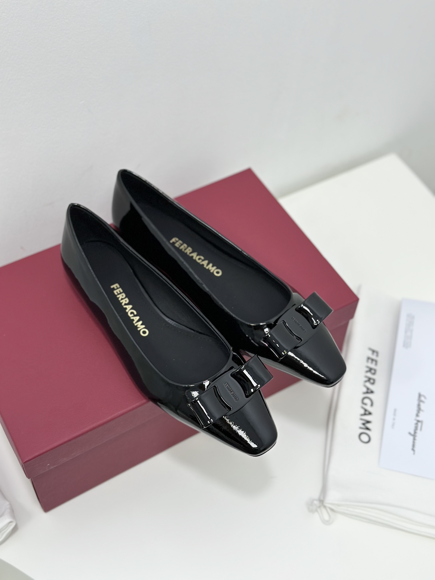 Salvatore Ferragamo Vara Bow Leather Ballet Flats - Classic Elegance 7 i1701240865 5304 4