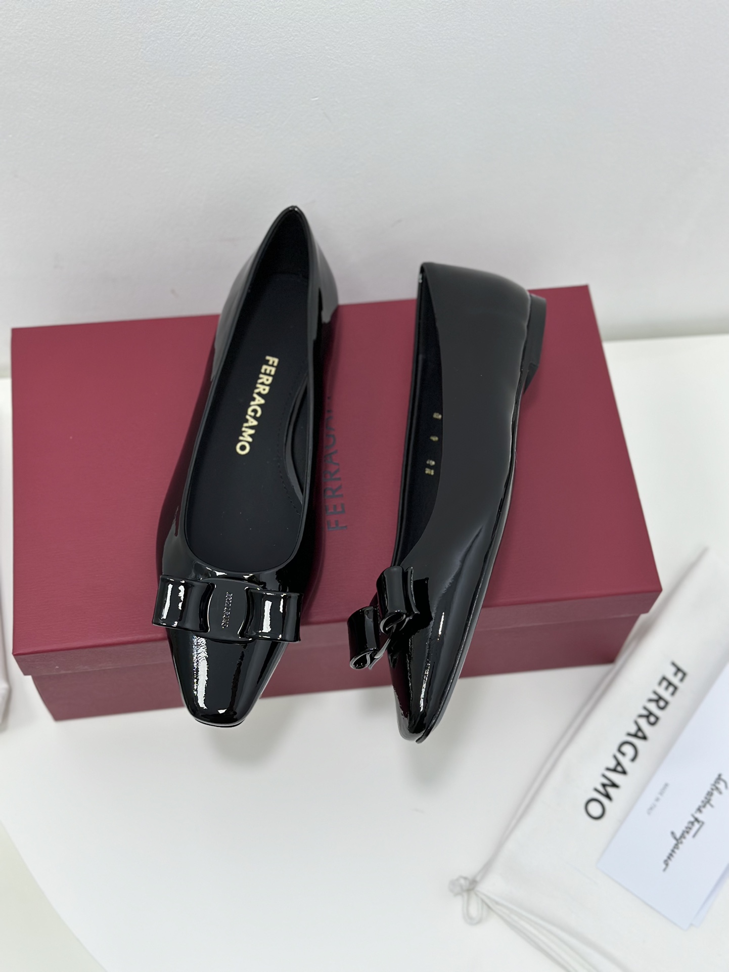 Salvatore Ferragamo Vara Bow Leather Ballet Flats - Classic Elegance 6 i1701240865 7196 3