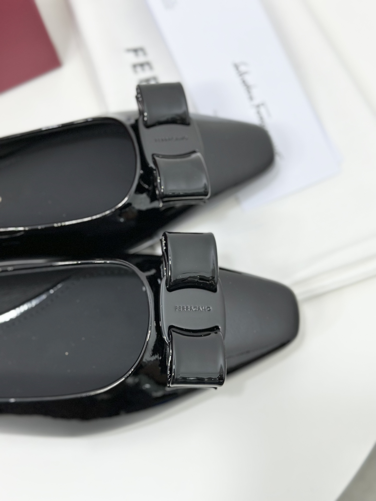 Salvatore Ferragamo Vara Bow Leather Ballet Flats - Classic Elegance 10 i1701240865 9128 8