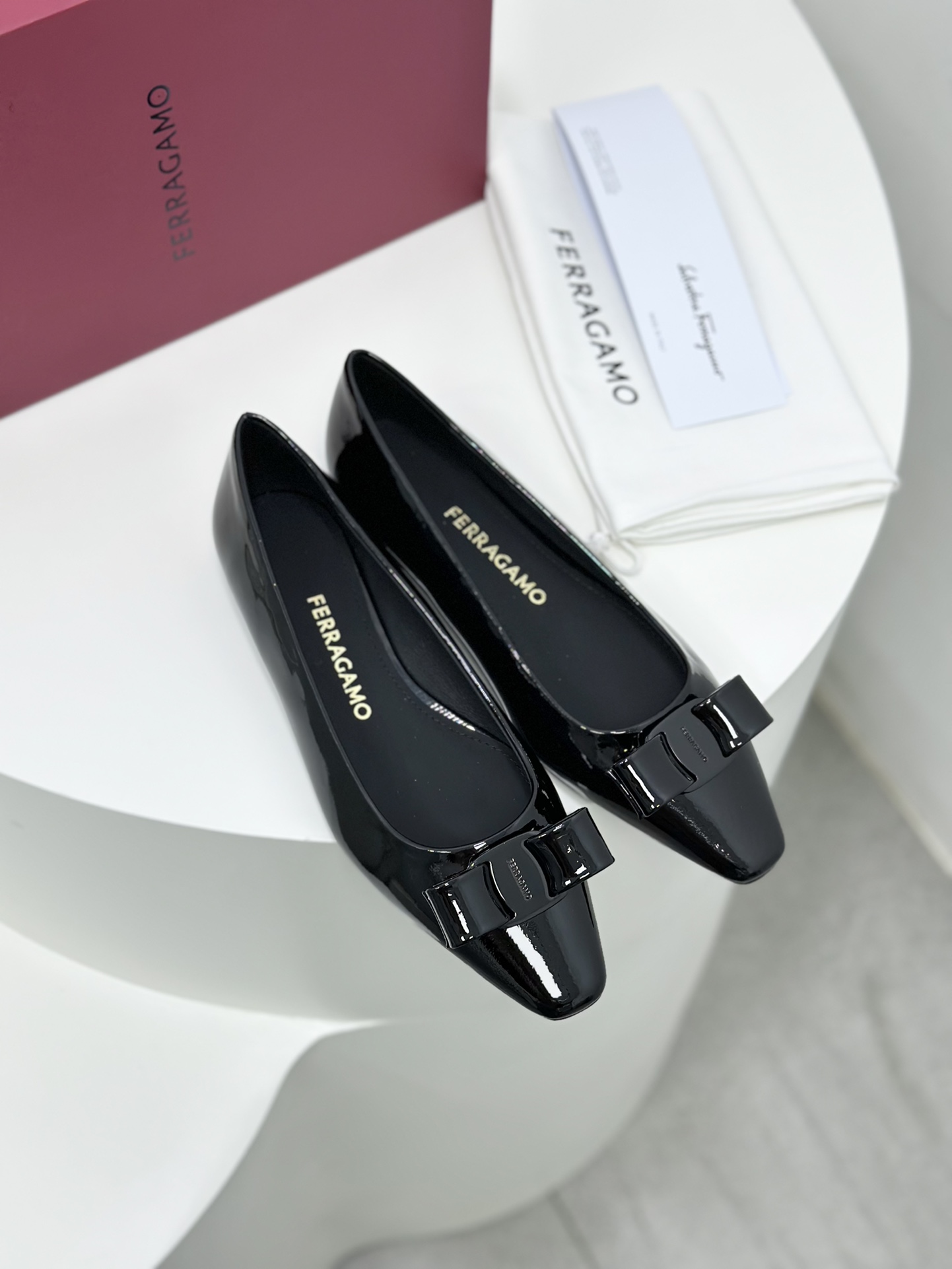 Salvatore Ferragamo Vara Bow Leather Ballet Flats - Classic Elegance 5 i1701240865 9617 5