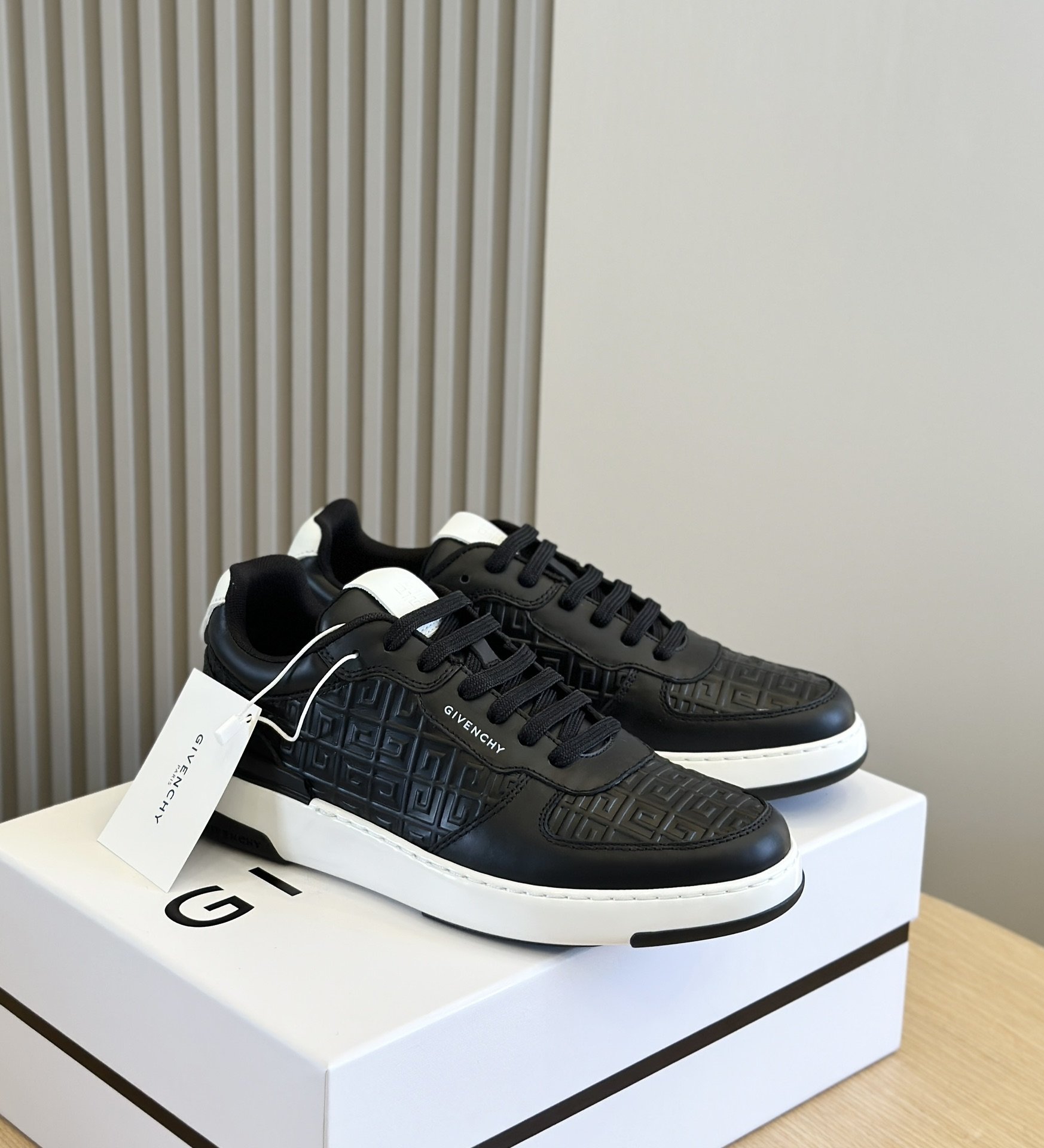 GVC男士-Wing低帮休闲鞋全新发布Wing精选系列塑造出极具辨识度的摩登形象当优雅与运动交融的时候碰