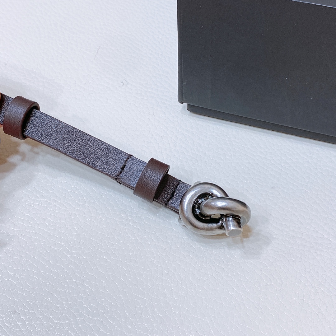 Stylish Belts with Brass Buckles and Calf Imports in Various Widths and Sizes - 图片 3