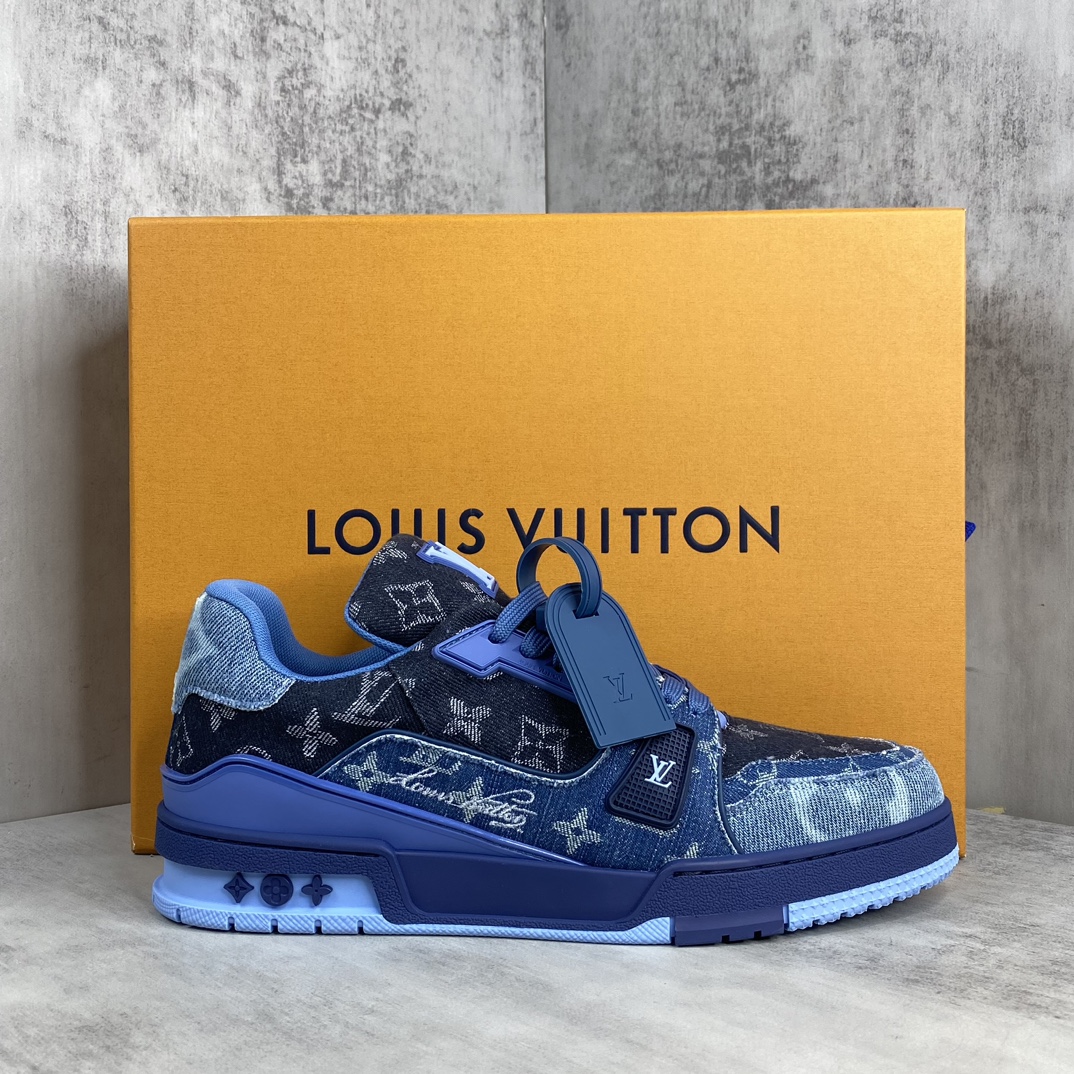 Louis Vuitton 新款上架 2053 Louis*Vuitto* LV Trainer 最新款 大底和面料私模 绝对下血本费心思的一款鞋子 自Vifgil到来之后而设计的这一系列 每一季度都深受众多粉丝的青睐 TPU 大底 包装